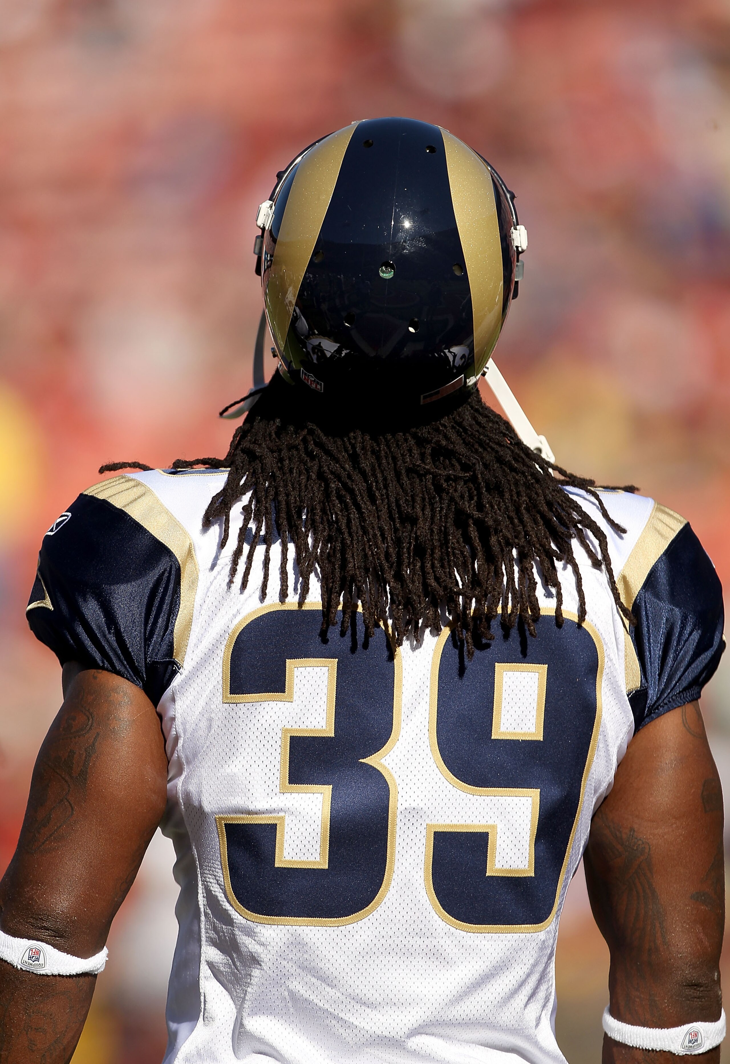 SAN FRANCISCO - NOVEMBER 14:  Steven Jackson #39 of the St. Louis Rams warms up before their game against the San Francisco 49ers at Candlestick Park on November 14, 2010 in San Francisco, California.  (Photo by Ezra Shaw/Getty Images)