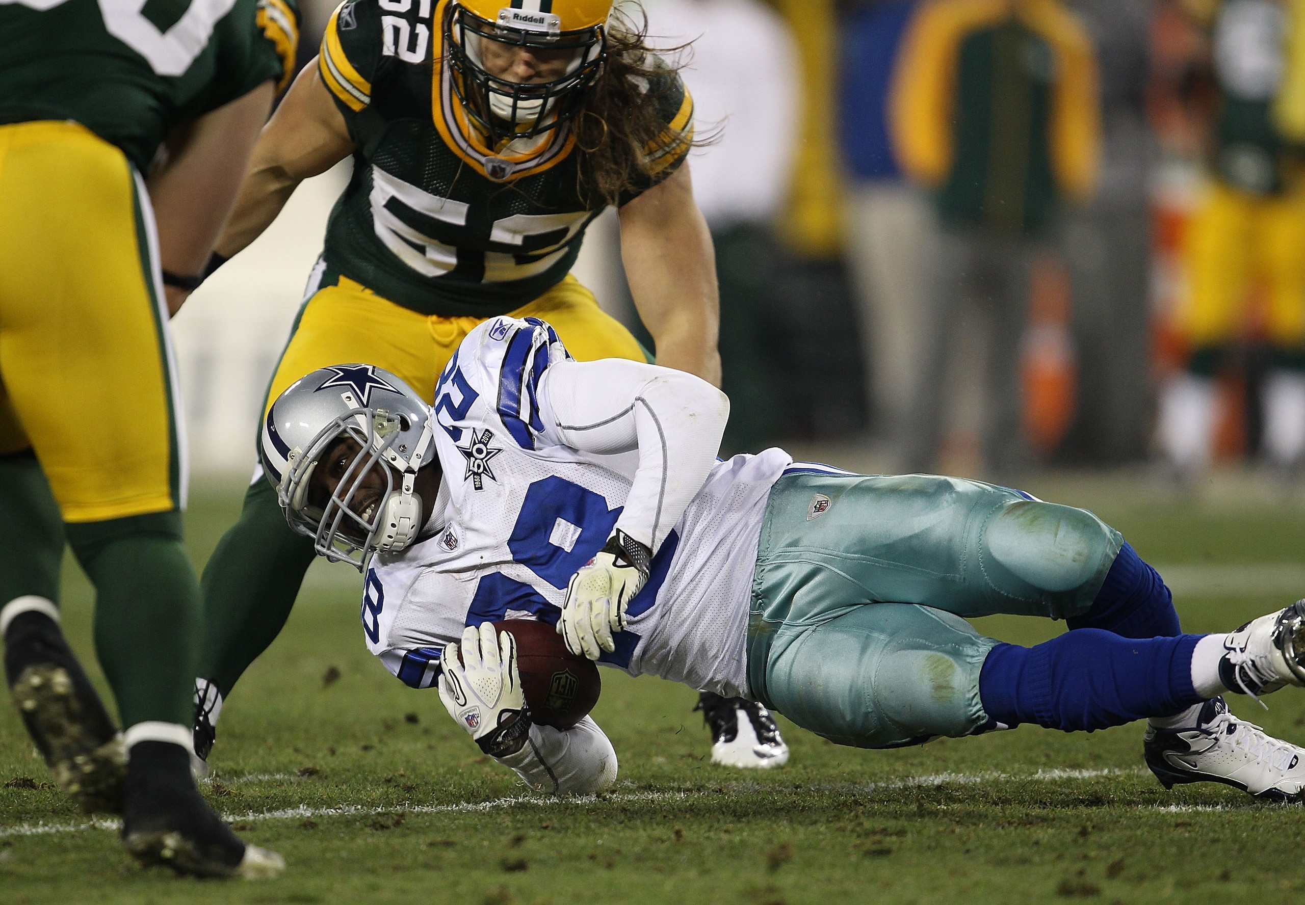 GREEN BAY, WI - NOVEMBER 07: Felix Jones #28 of the Dallas Cowboys hits the ground as Clay Matthews #52 of the Green Bay Packers moves in at Lambeau Field on November 7, 2010 in Green Bay, Wisconsin. The Packers defeated the Cowboys 45-7. (Photo by Jonath GREEN BAY, WI - NOVEMBER 07: Felix Jones #28 of the Dallas Cowboys hits the ground as Clay Matthews #52 of the Green Bay Packers moves in at Lambeau Field on November 7, 2010 in Green Bay, Wisconsin. The Packers defeated the Cowboys 45-7. (Photo by Jonath