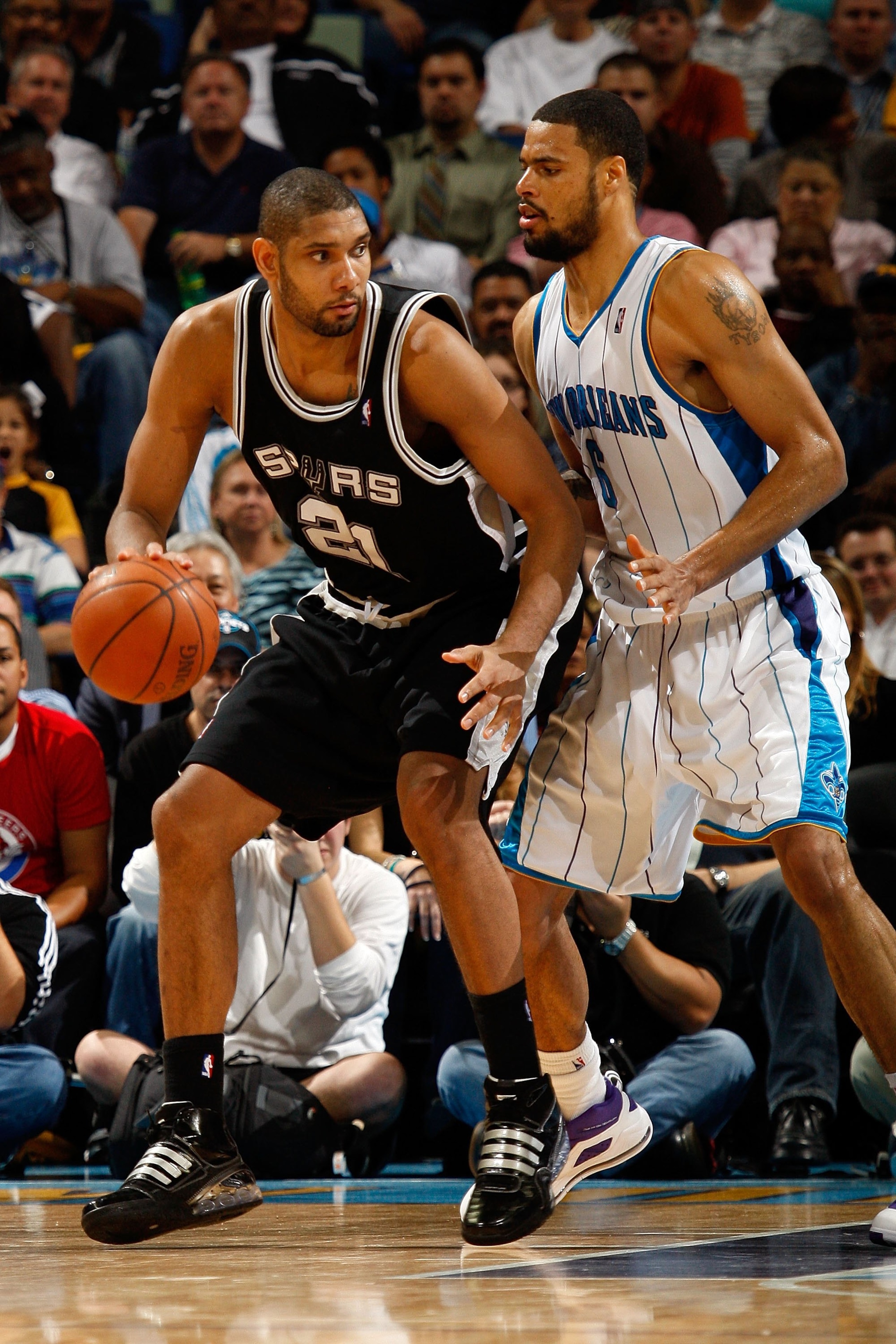 NEW ORLEANS - DECEMBER 17: Tim Duncan #21 of the San Antonio Spurs looks to get around Tyson Chandler #6 of the New Orleans Hornets on December 17, 2008 at the New Orleans Arena in New Orleans, Louisiana. NOTE TO USER: User expressly acknowledges and ag NEW ORLEANS - DECEMBER 17: Tim Duncan #21 of the San Antonio Spurs looks to get around Tyson Chandler #6 of the New Orleans Hornets on December 17, 2008 at the New Orleans Arena in New Orleans, Louisiana. NOTE TO USER: User expressly acknowledges and ag