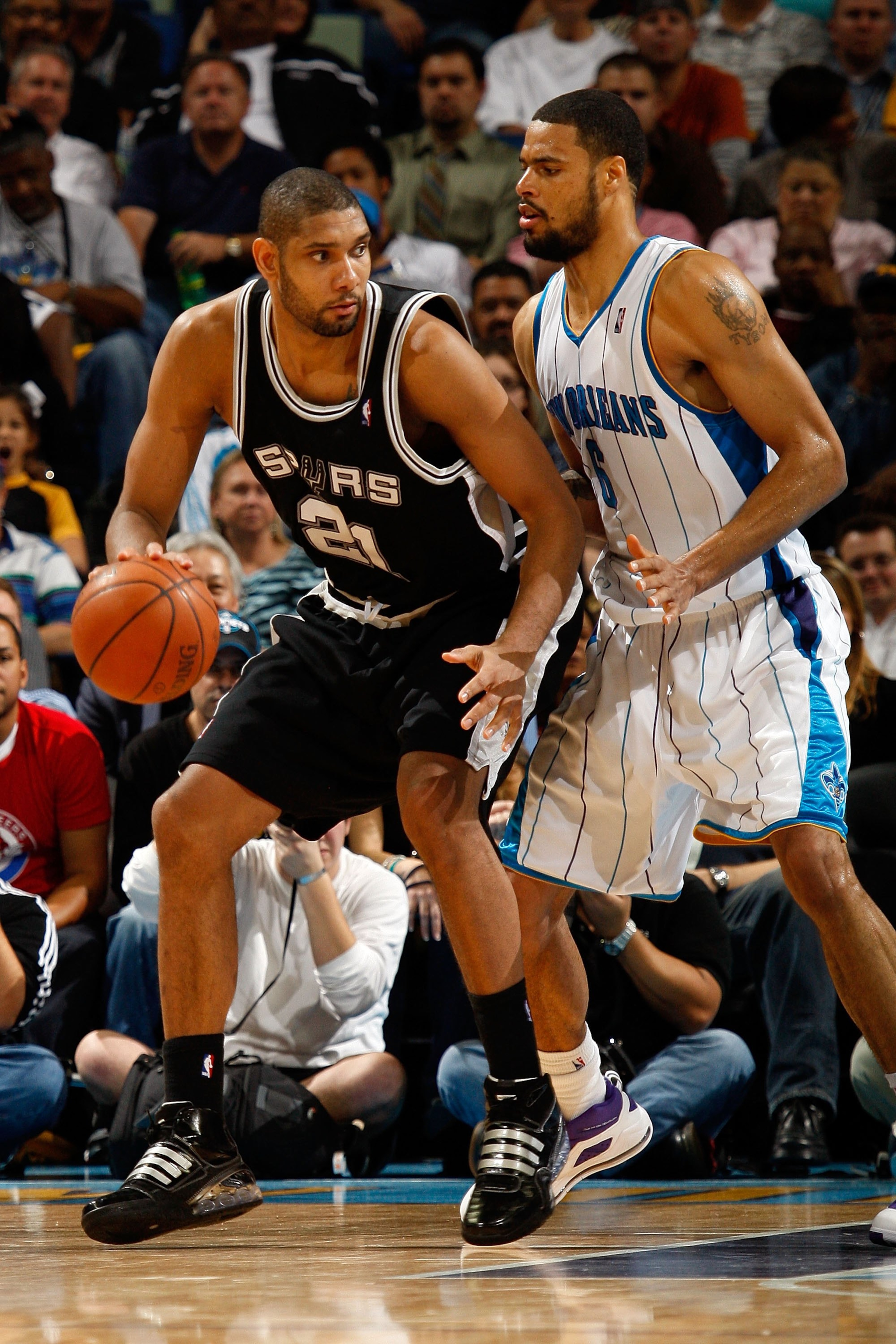 NEW ORLEANS - DECEMBER 17:  Tim Duncan #21 of the San Antonio Spurs looks to get around Tyson Chandler #6 of the New Orleans Hornets on December 17, 2008 at the New Orleans Arena in New Orleans, Louisiana.  NOTE TO USER: User expressly acknowledges and ag