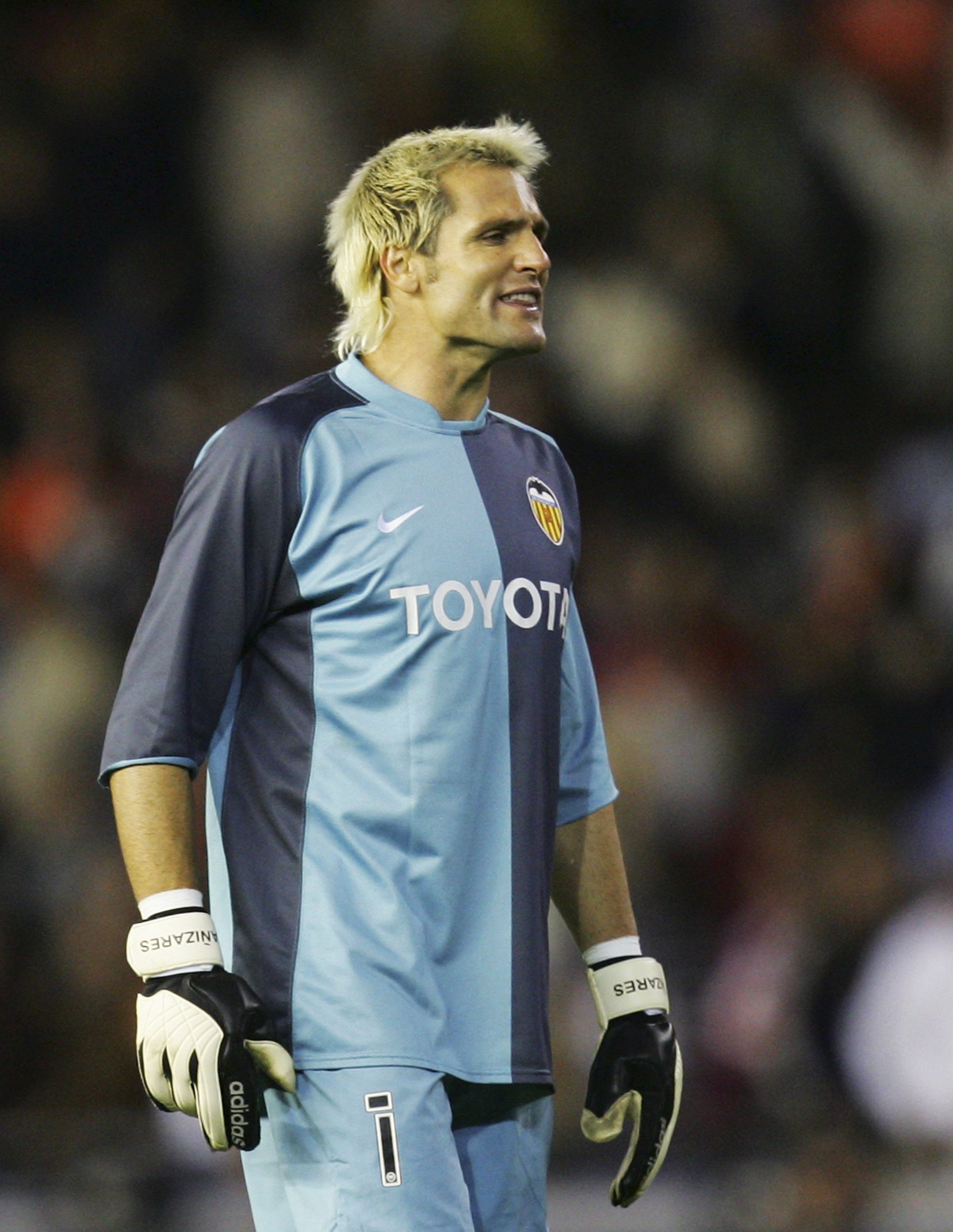VALENCIA, SPAIN - NOVEMBER 26: Santiago Canizares of Valencia reacts after his side lost 1-0 to Real Madrid during their La Liga match between Valencia and Real Madrid at the Mestalla stadium on November 26, 2006 in Valencia, Spain.  (Photo by Denis Doyle