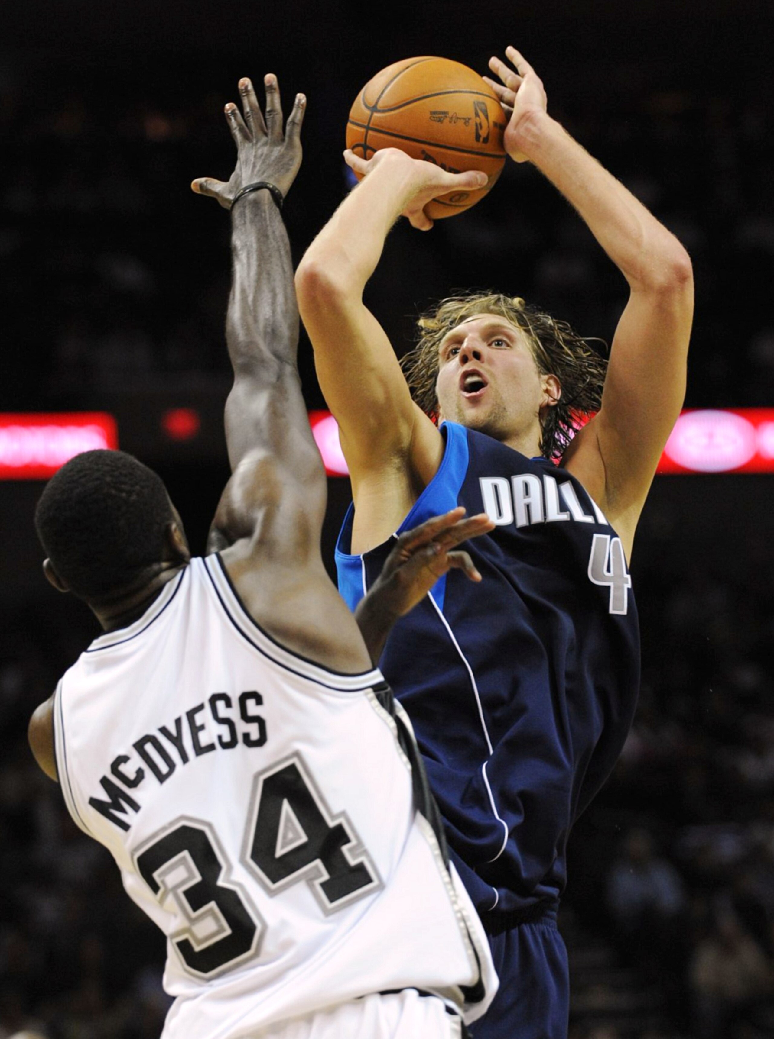 SAN ANTONIO - NOVEMBER 11: Dirk Nowitzki #41 of the Dallas Mavericks shoots a jumper against Antonio McDyess #34 of the San Antonio Spurs during the game at AT&T Center on November 11, 2009 in San Antonio, Texas. NOTE TO USER: User expressly acknowledge SAN ANTONIO - NOVEMBER 11: Dirk Nowitzki #41 of the Dallas Mavericks shoots a jumper against Antonio McDyess #34 of the San Antonio Spurs during the game at AT&T Center on November 11, 2009 in San Antonio, Texas. NOTE TO USER: User expressly acknowledge