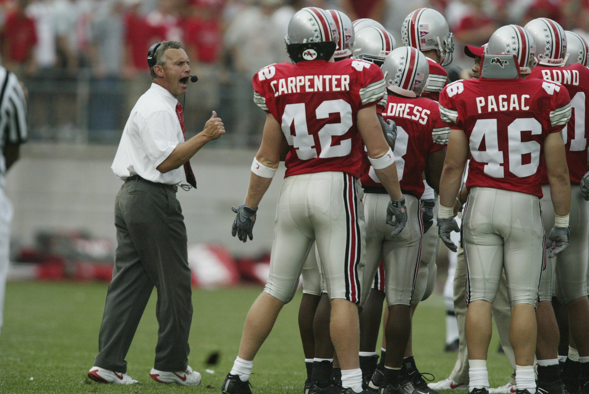 COLUMBUS, OH - SEPTEMBER 14:  Head coach Jim Tressel of Ohio State yells at his players during the game against Washington State on September 14, 2002 at Ohio Stadium in Ohio.  Ohio State won the game, 25-7.  (Photo by Tom Pidgeon/Getty Images)