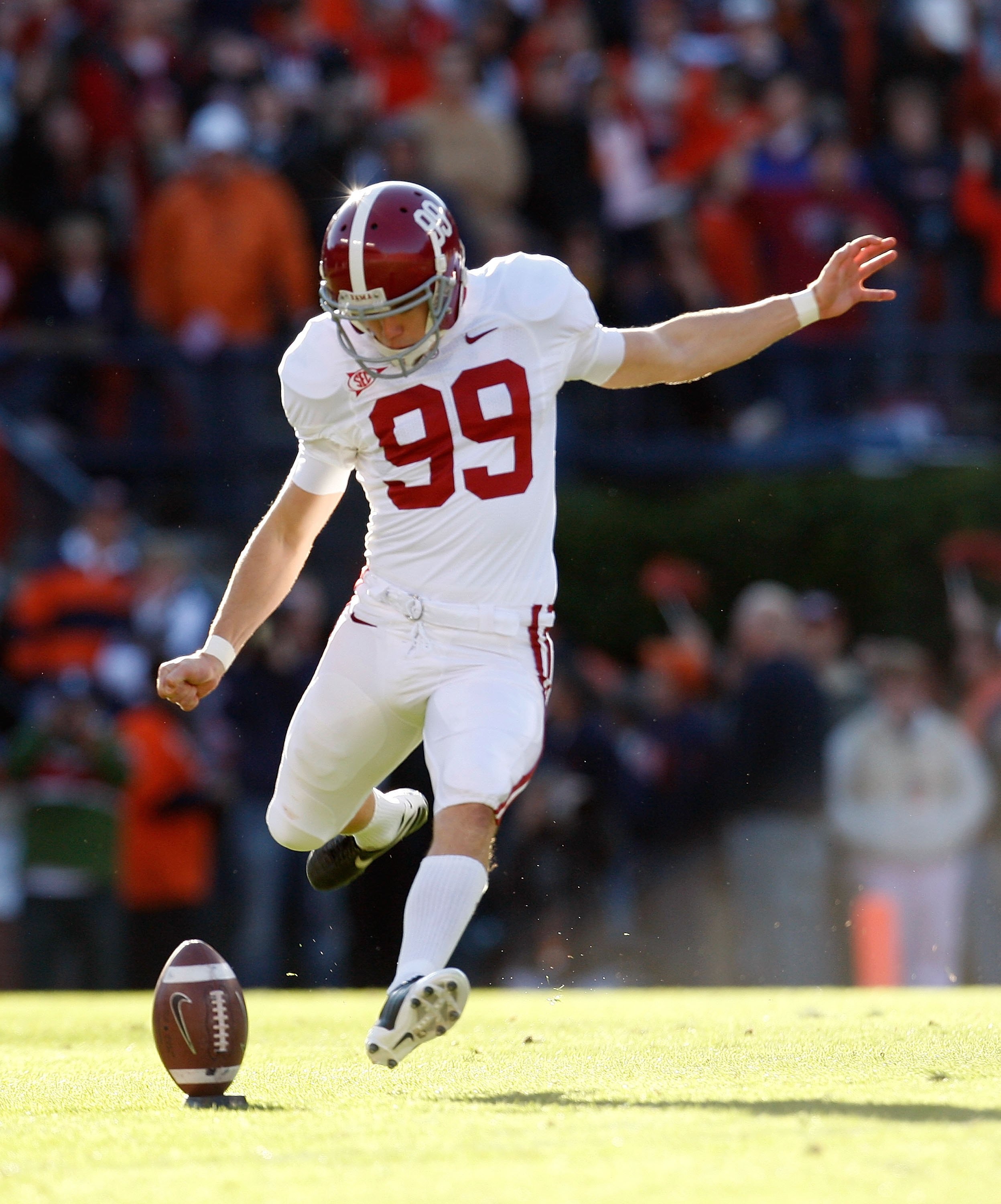 AUBURN, AL - NOVEMBER 27:  Kicker Leigh Tiffin #99 of the Alabama Crimson Tide against the Auburn Tigers at Jordan-Hare Stadium on November 27, 2009 in Auburn, Alabama.  (Photo by Kevin C. Cox/Getty Images)
