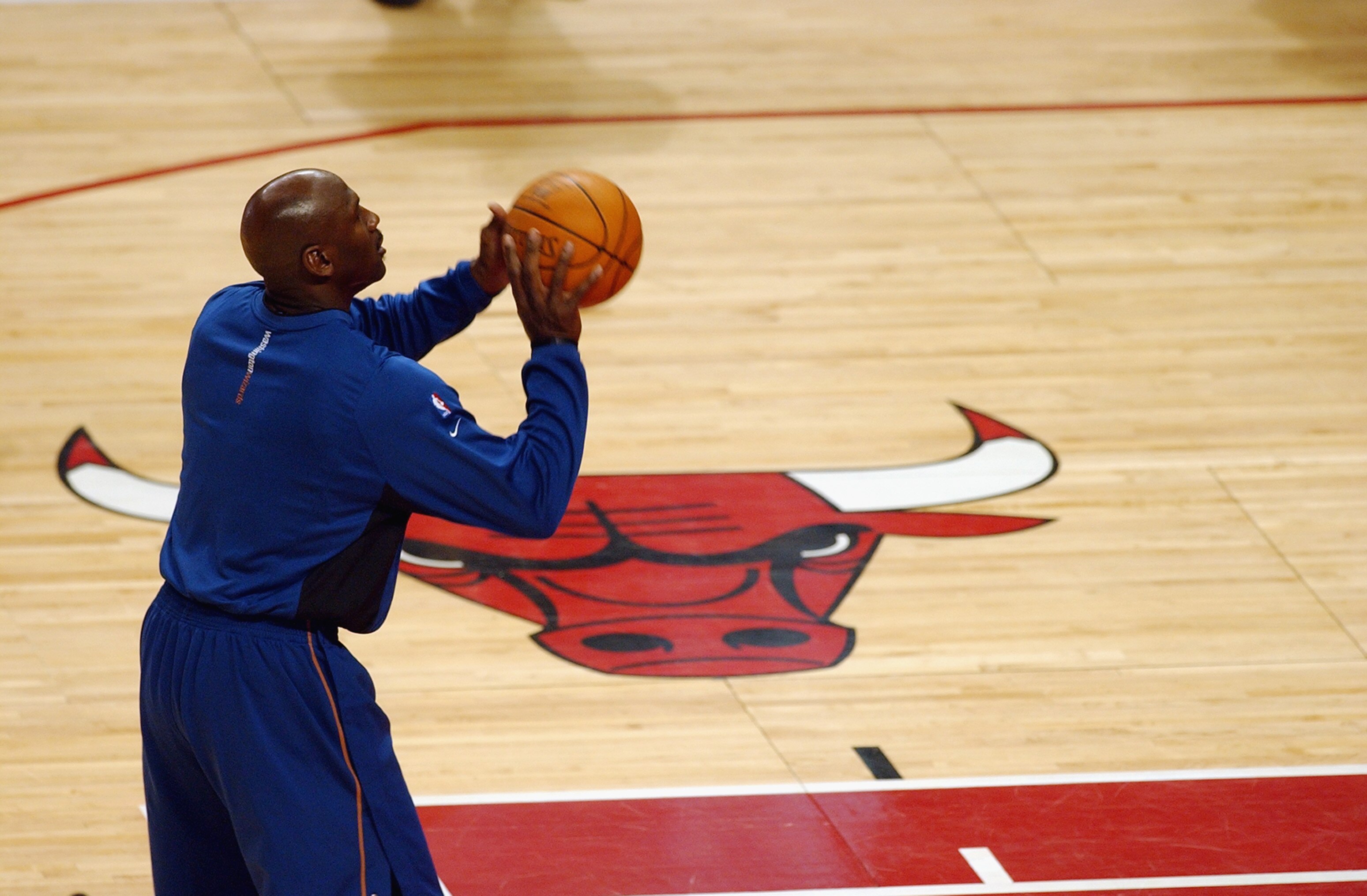 CHICAGO - JANUARY 24:  Michael Jordan #23 of the Washington Wizards warms up before playing his last game against his former team the Chicago Bulls at the United Center on January 24, 2003 in Chicago, Illinois.  The Bulls won 104-97.  NOTE TO USER: User e
