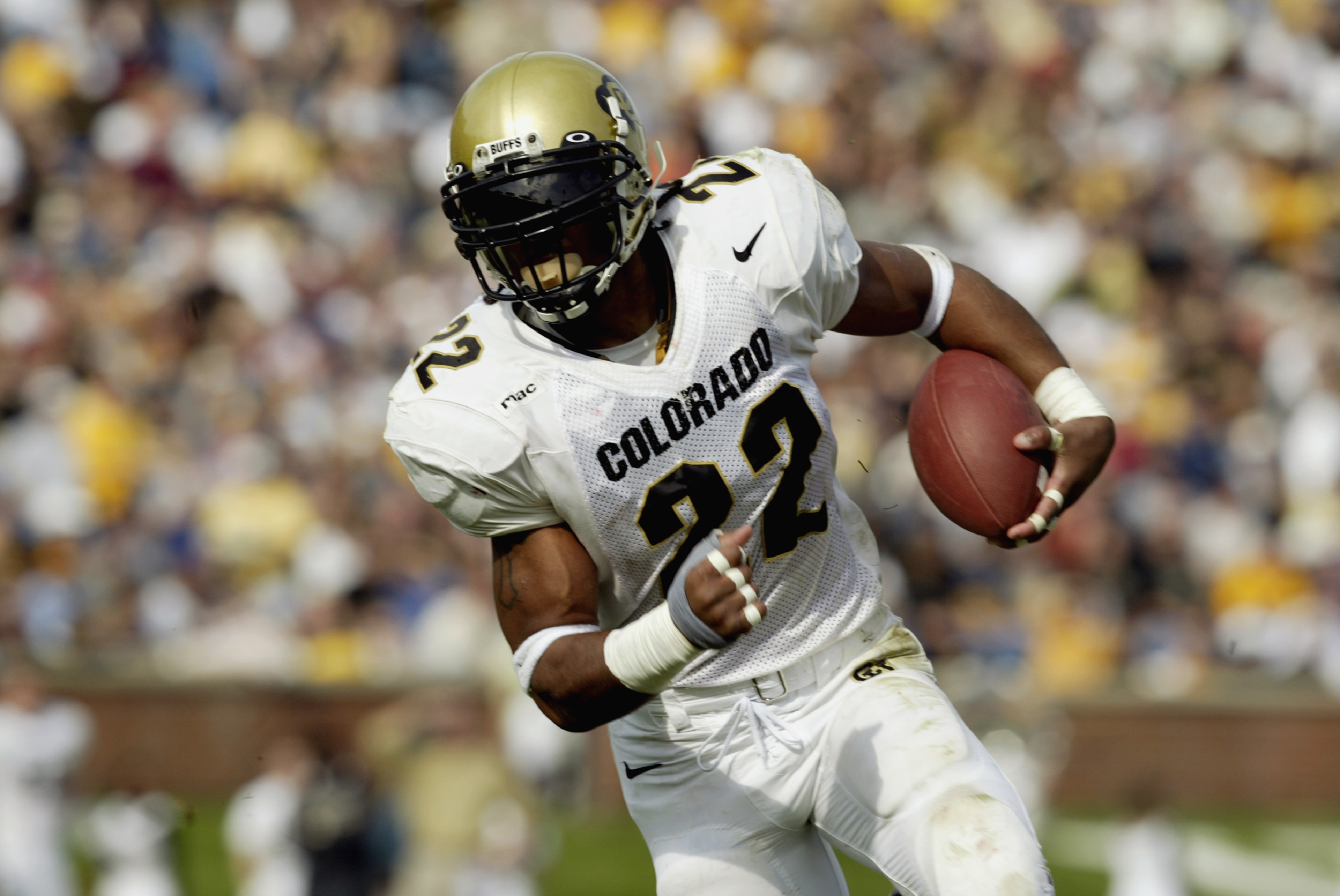 COLUMBIA, MISSOURI-NOVEMBER 9:  Chris Brown #22 of the Colorado Buffalos carries the ball during the game against the Missouri Tigers on November 9,2002 at Faurot Field in Columbia, Missouri. Colorado won 42-35 in overtime.(Photo by Elsa/Getty Images)