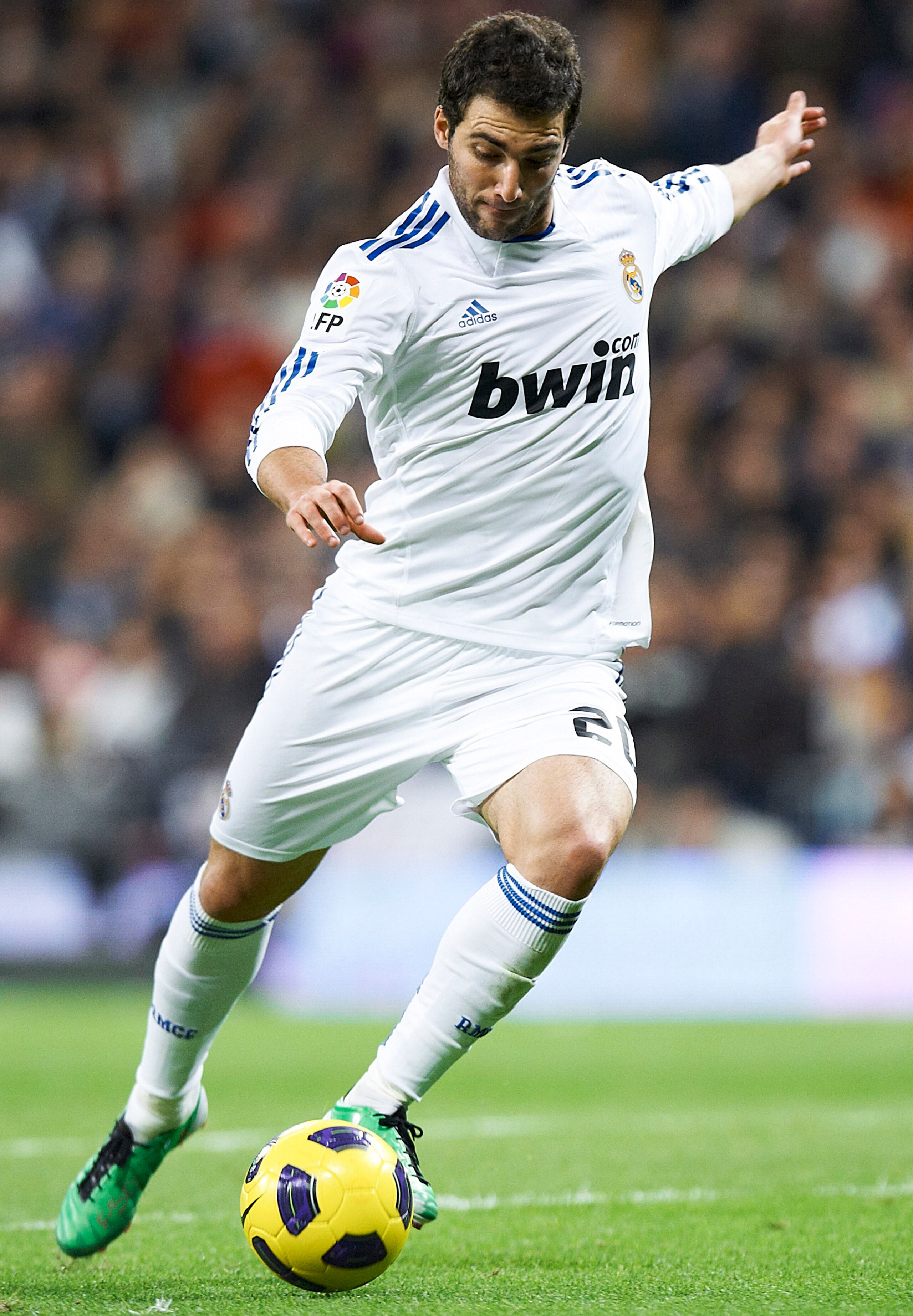 MADRID, SPAIN - NOVEMBER 20:  Gonzalo Higuain of Real Madrid in action during the la liga match between Real Madrid and Athletic Bilbao at Estadio Santiago Bernabeu on November 20, 2010 in Madrid, Spain. Real Madrid won 5-1.  (Photo by Manuel Queimadelos