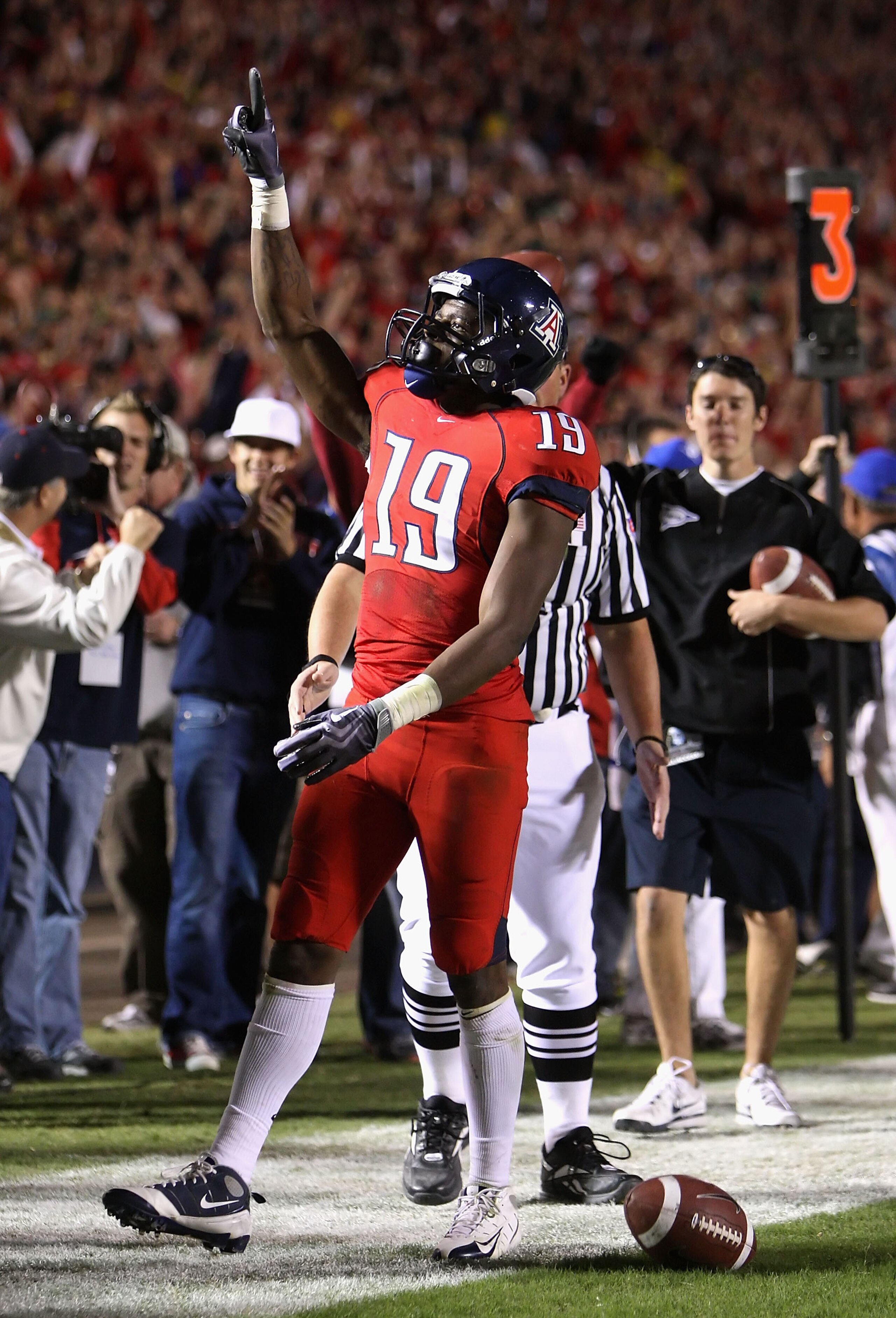 TUCSON, AZ - NOVEMBER 21: Wide receiver William Wright #19 of the Arizona Wildcats celebrates after scoring a third quarter touchdown against the Oregon Ducks during the college football game at Arizona Stadium on November 21, 2009 in Tucson, Arizona. ( TUCSON, AZ - NOVEMBER 21: Wide receiver William Wright #19 of the Arizona Wildcats celebrates after scoring a third quarter touchdown against the Oregon Ducks during the college football game at Arizona Stadium on November 21, 2009 in Tucson, Arizona. (