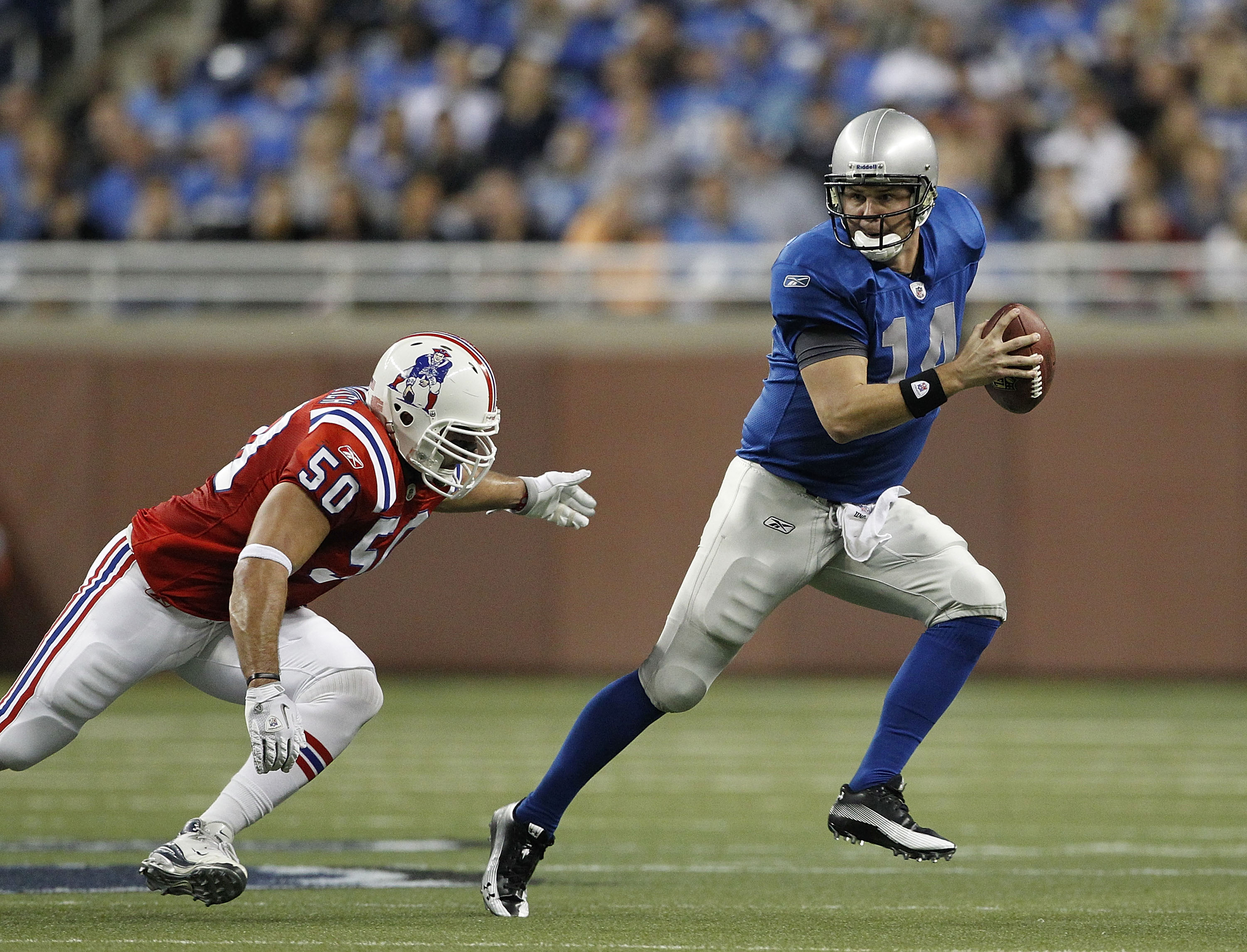 DETROIT - NOVEMBER 25:  Shaun Hill #14 of the Detroit Lions runs for a first down as Rob Ninkovich #50 of the New England Patriots gives chase during the game at Ford Field on November 25, 2010 in Detroit, Michigan.  (Photo by Leon Halip/Getty Images)