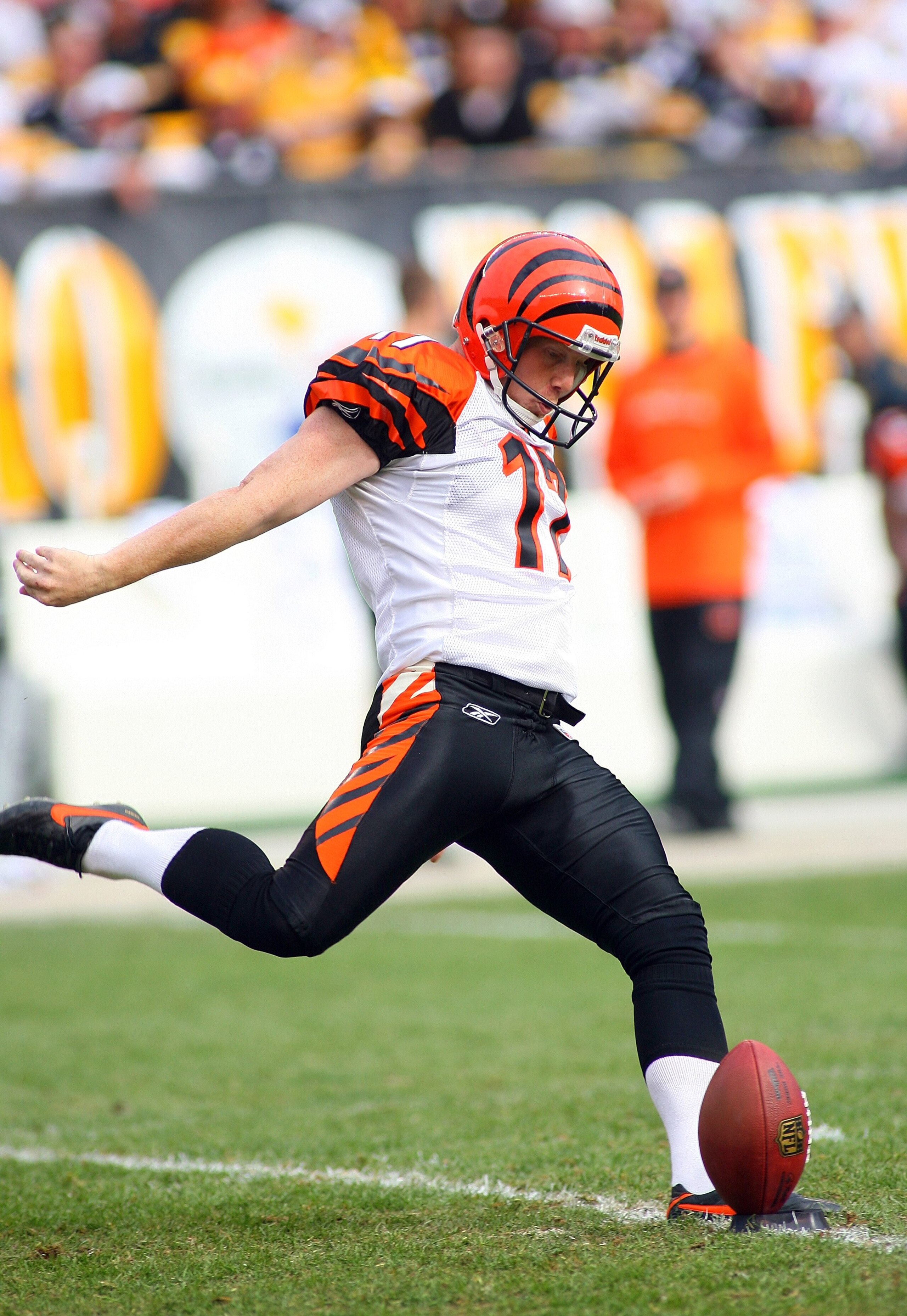 PITTSBURGH - NOVEMBER 15:  Place kicker Shayne Graham #17 of the Cincinnati Bengals moves to kick the ball on the kick-off during their game against the Pittsburgh Steelers at Heinz Field on November 15, 2009 in Pittsburgh, Pennsylvania. The Bengals defea