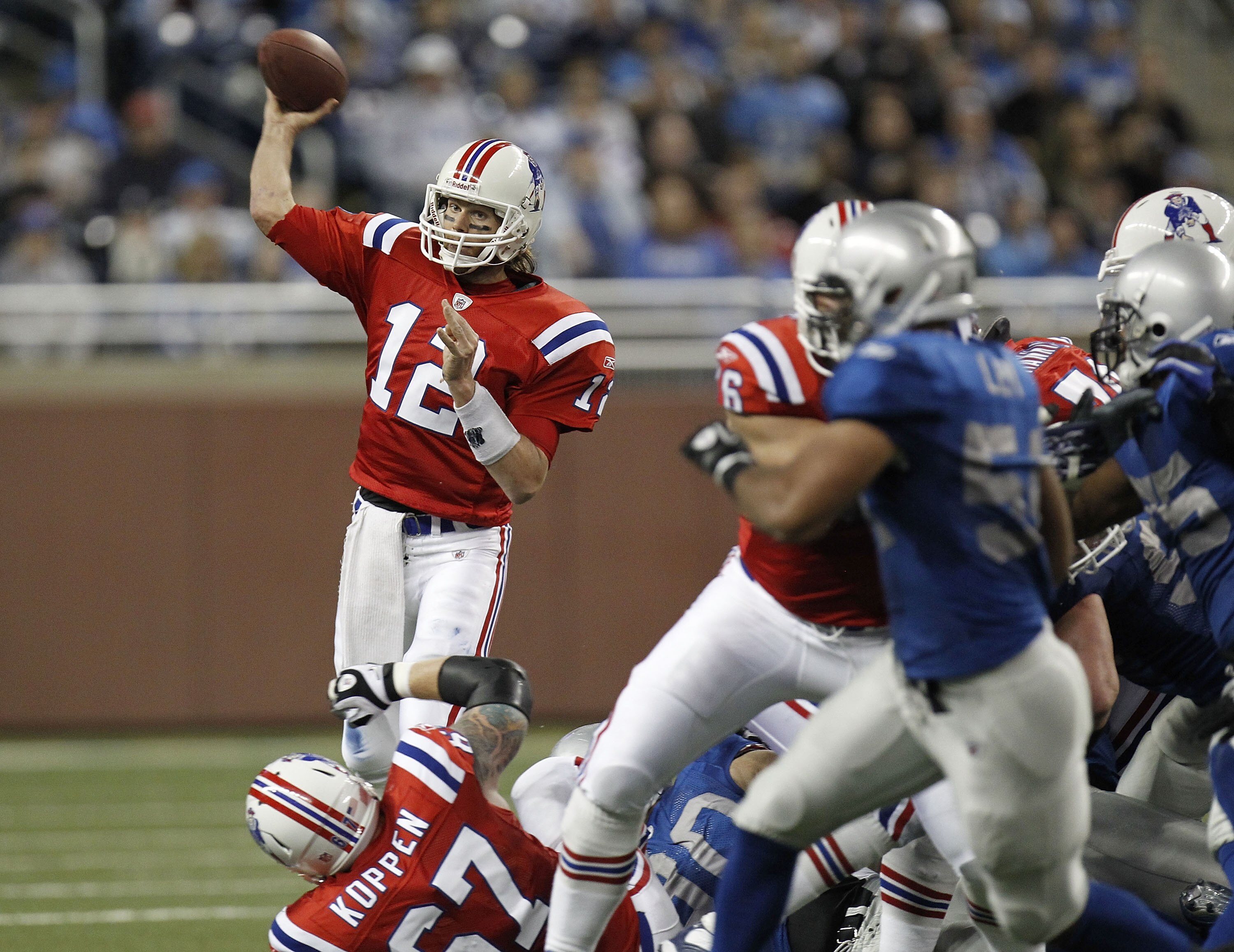 DETROIT - NOVEMBER 25:  Tom Brady #12 of the New England Patriots throws a second quarter pass while playing the Detroit Lions on November 25, 2010 at Ford Field in Detroit, Michigan.  (Photo by Gregory Shamus/Getty Images)