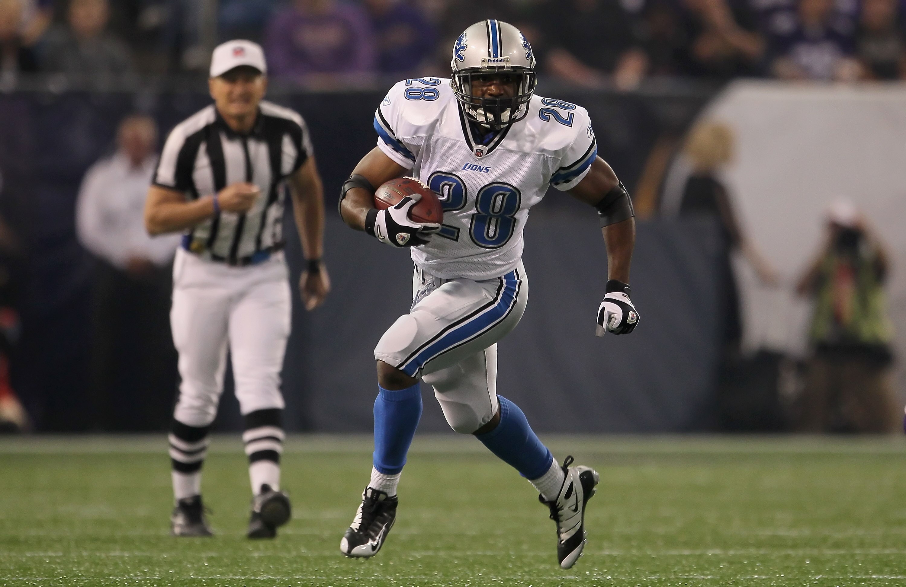 MINNEAPOLIS - SEPTEMBER 26:  Running back Maurice Morris #28 of the Detroit Lions carries the ball against the Minnesota Vikings at Mall of America Field on September 26, 2010 in Minneapolis, Minnesota. The Vikings defeated the Lions 24-10.  (Photo by Jef