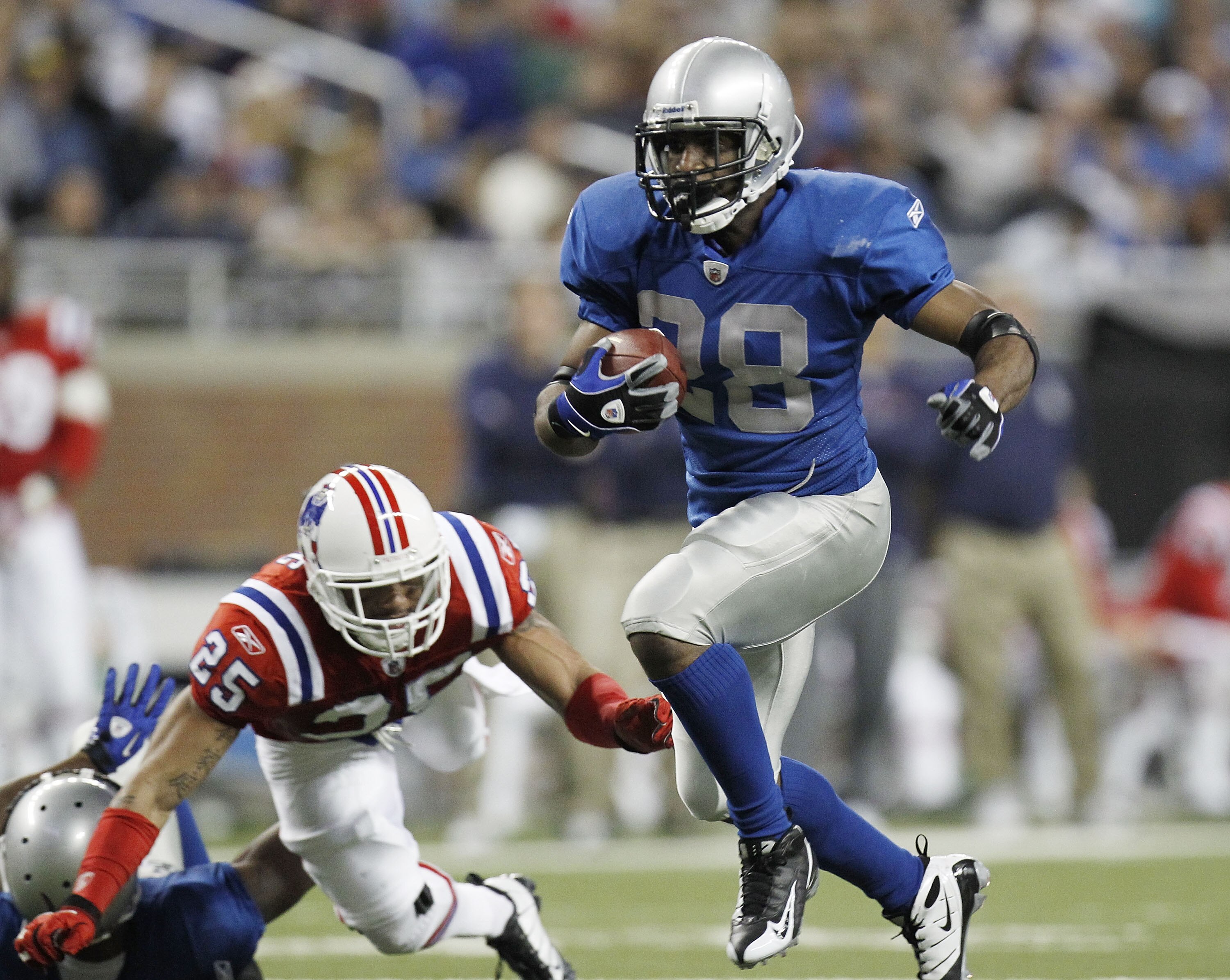 DETROIT - NOVEMBER 25:  Maurice Morris #28 of the Detroit Lions tries to get around the tackle of Patrick Chung #25 the New England Patriots on November 25, 2010 at Ford Field in Detroit, Michigan.  (Photo by Gregory Shamus/Getty Images)