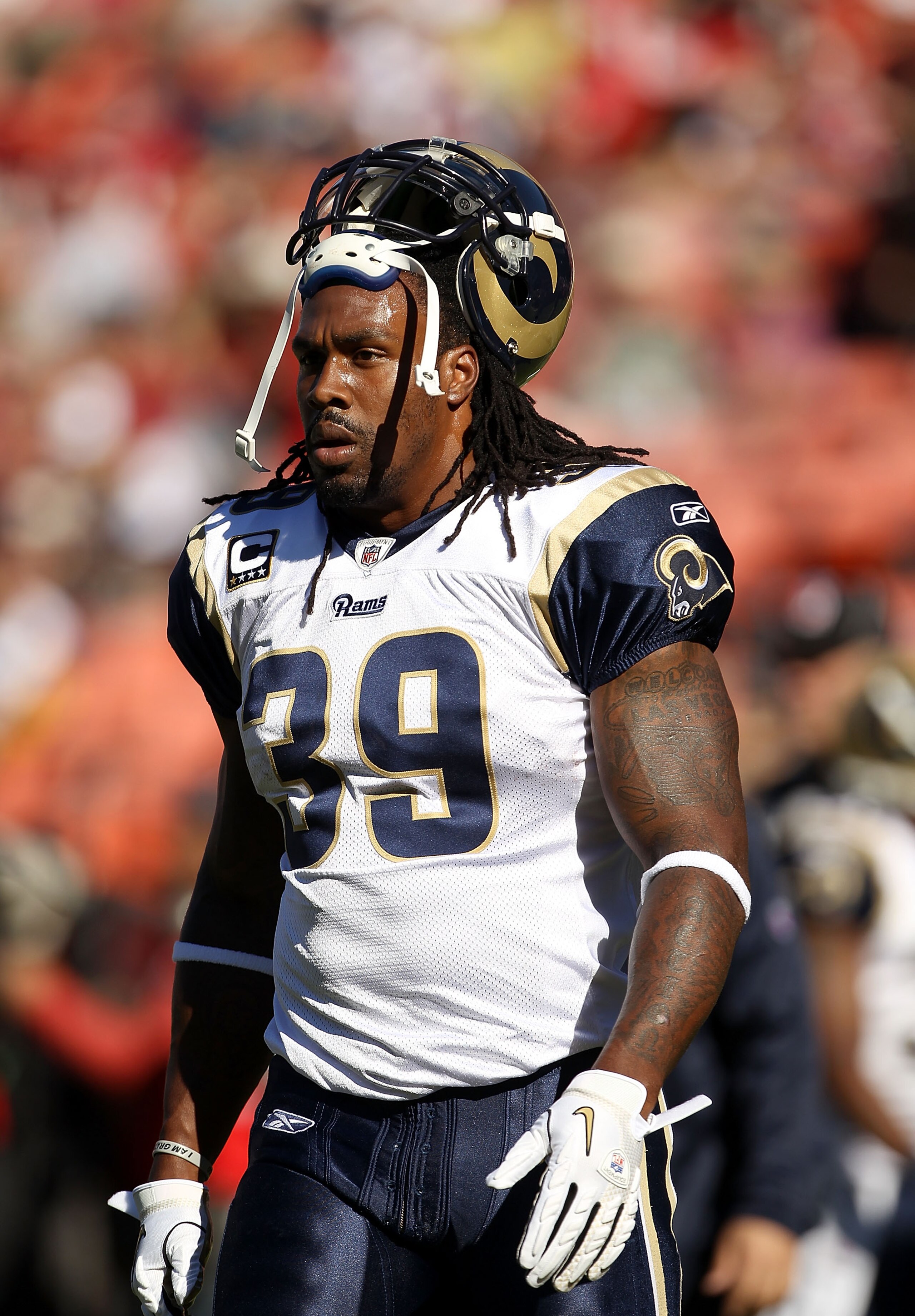 SAN FRANCISCO - NOVEMBER 14:  Steven Jackson #39 of the St. Louis Rams warms up before their game against the San Francisco 49ers at Candlestick Park on November 14, 2010 in San Francisco, California.  (Photo by Ezra Shaw/Getty Images)