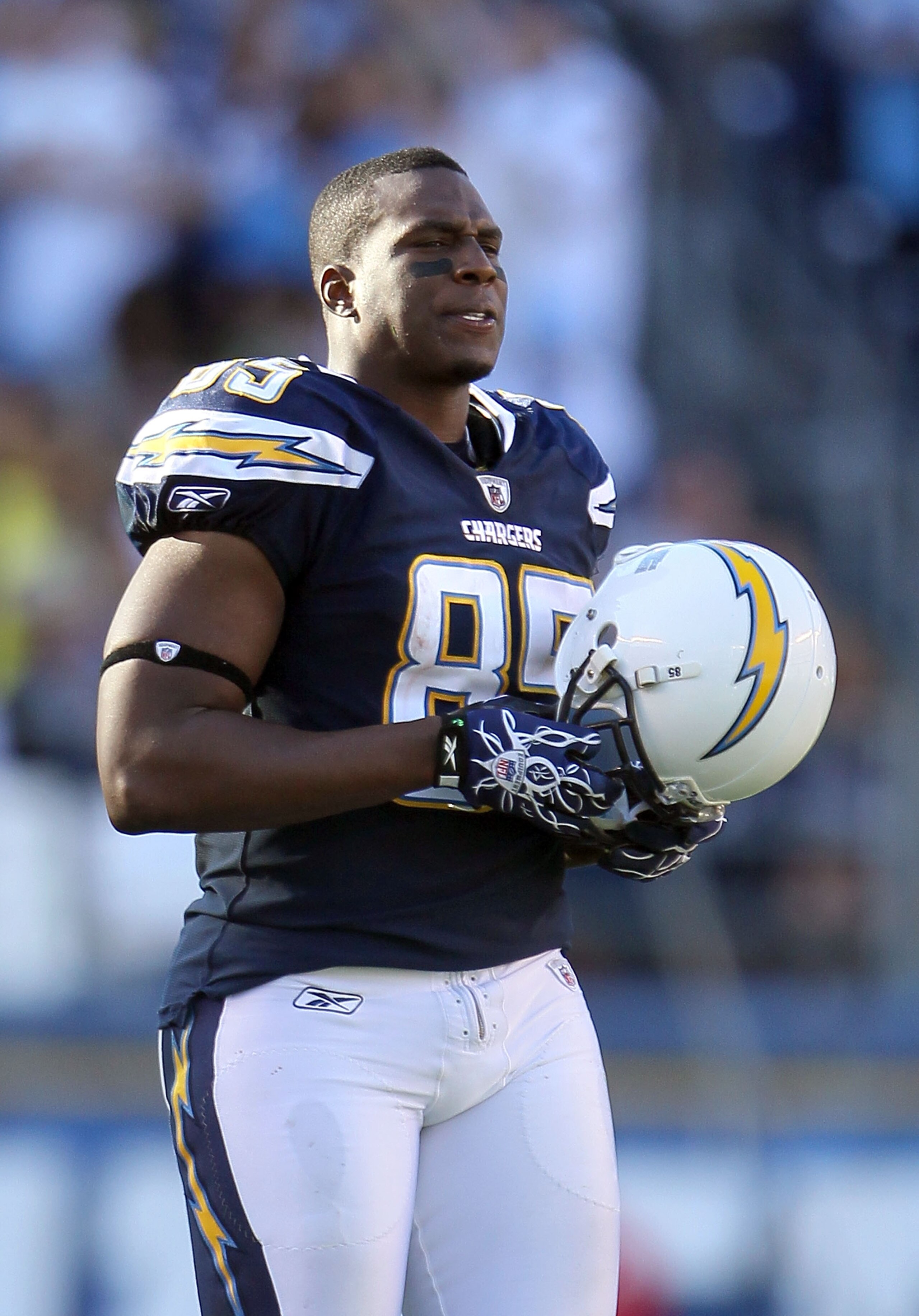 SAN DIEGO - OCTOBER 31:  Antonio Gates #85 of the San Diego Chargers plays against the Tennessee Titans in the game at Qualcomm Stadium on October 31, 2010 in San Diego, California. The Chargers defeated the Titans 33-25.  (Photo by Jeff Gross/Getty Image