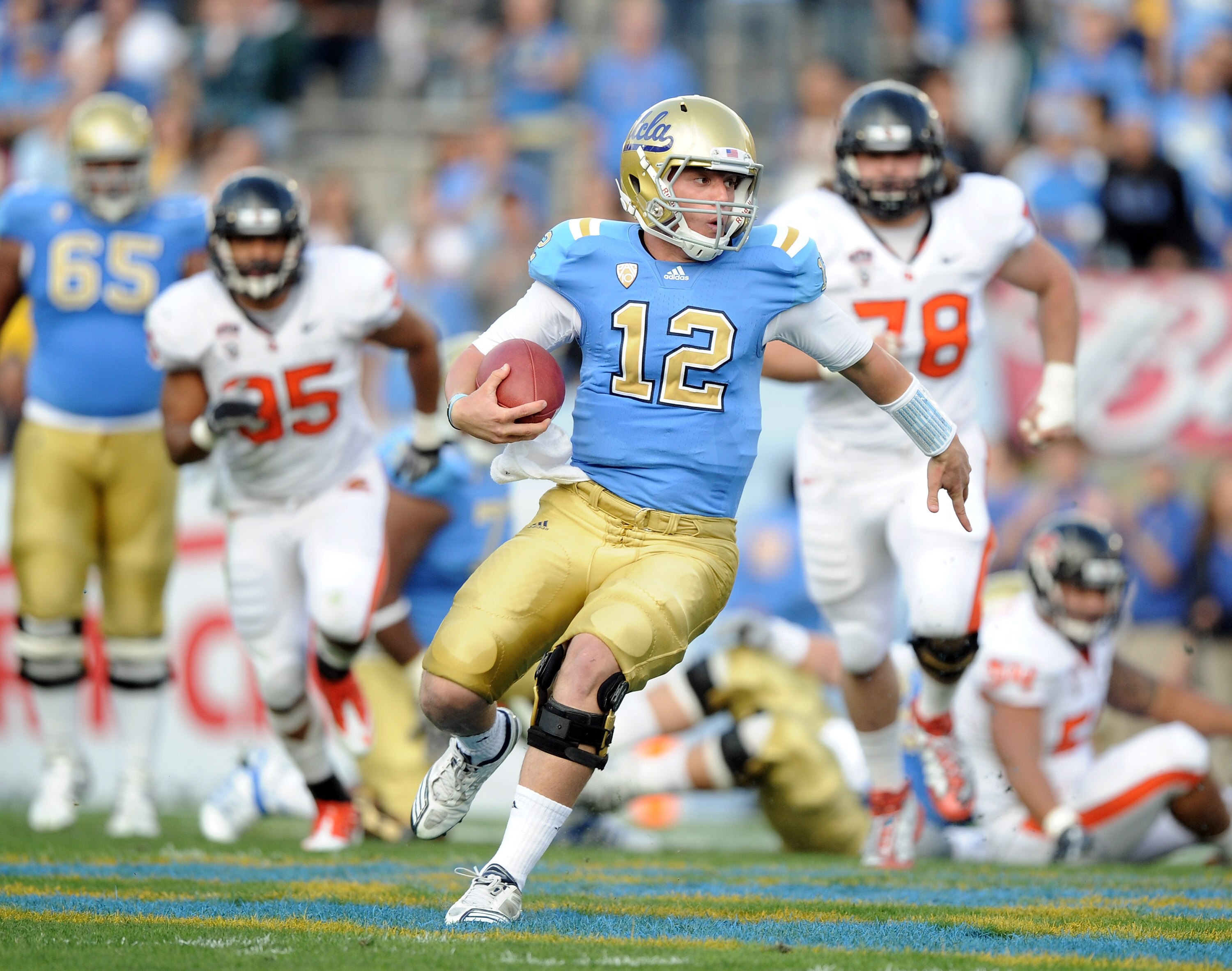 PASADENA, CA - NOVEMBER 06:  Richard Brehaut #12 of the UCLA Bruins scrambles for yards out of the pocket against the Oregon State Beavers during the first quarter at the Rose Bowl on November 6, 2010 in Pasadena, California.  (Photo by Harry How/Getty Im