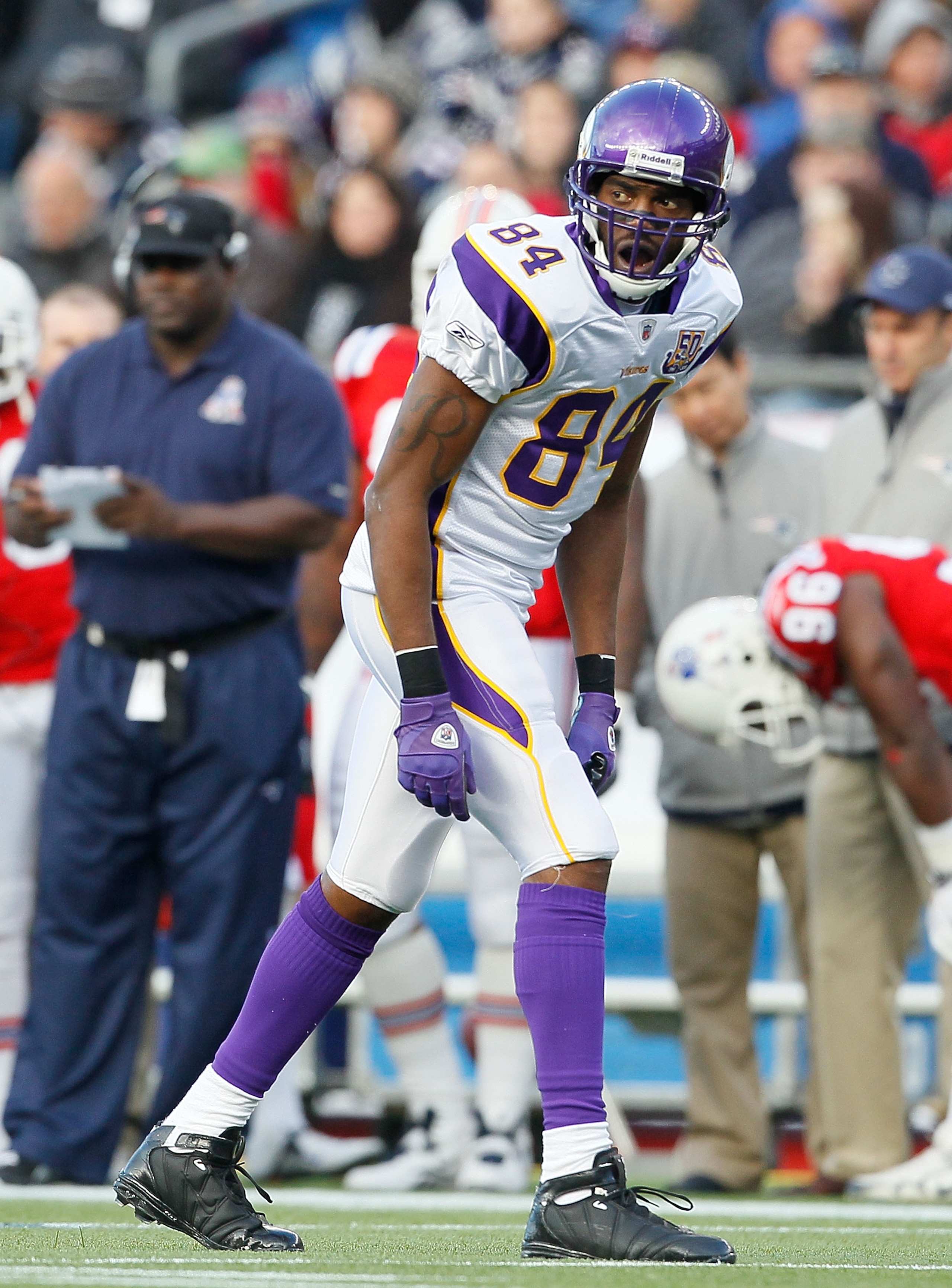 FOXBORO, MA - OCTOBER 31: Randy Moss #84 of the Minnesota Vikings lines up against the New England Patriots at Gillette Stadium on October 31, 2010 in Foxboro, Massachusetts. (Photo by Jim Rogash/Getty Images) FOXBORO, MA - OCTOBER 31: Randy Moss #84 of the Minnesota Vikings lines up against the New England Patriots at Gillette Stadium on October 31, 2010 in Foxboro, Massachusetts. (Photo by Jim Rogash/Getty Images)