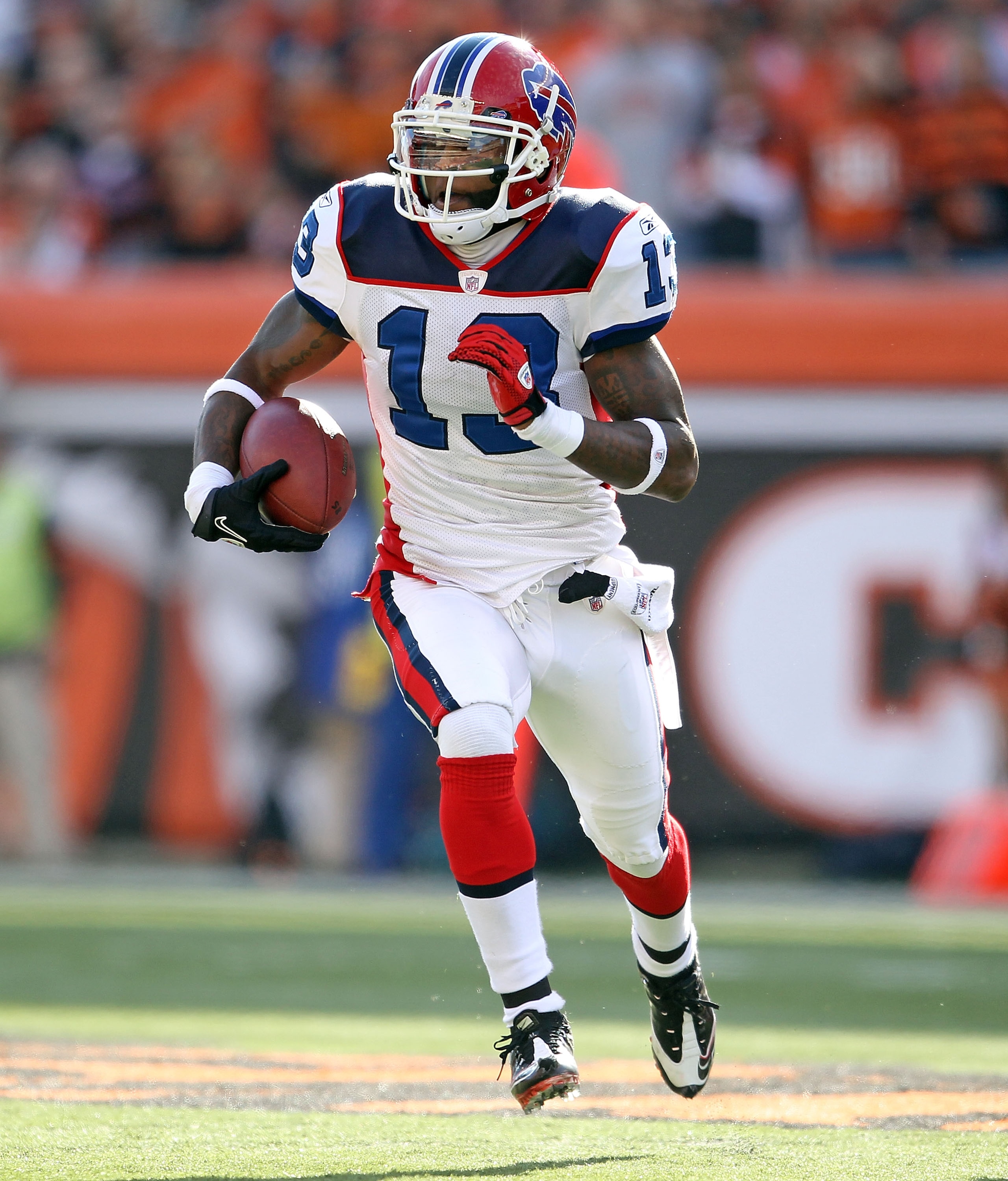 CINCINNATI - NOVEMBER 21:  Steve Johnson #13 of the Buffalo Bills runs with the ball after a reception during NFL game against the Cincinnati Bengals at Paul Brown Stadium on November 21, 2010 in Cincinnati, Ohio. The Bills won 49-21.  (Photo by Andy Lyon