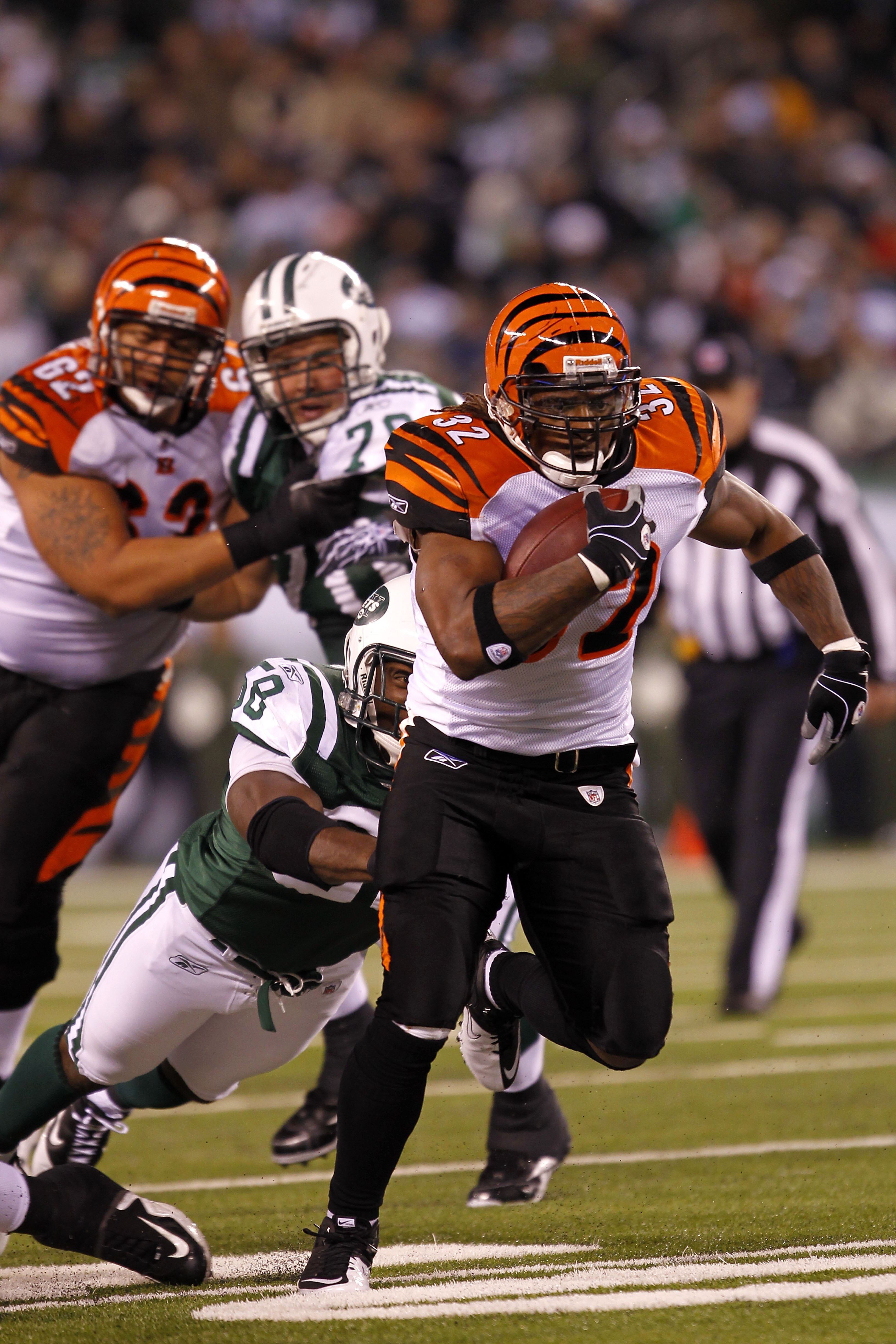 EAST RUTHERFORD, NJ - NOVEMBER 25:  Cedric Benson #32 of the Cincinnati Bengals runs with the ball against the New York Jets at New Meadowlands Stadium on November 25, 2010 in East Rutherford, New Jersey. The Jets defeated the Bengals 26-10.  (Photo by Ch