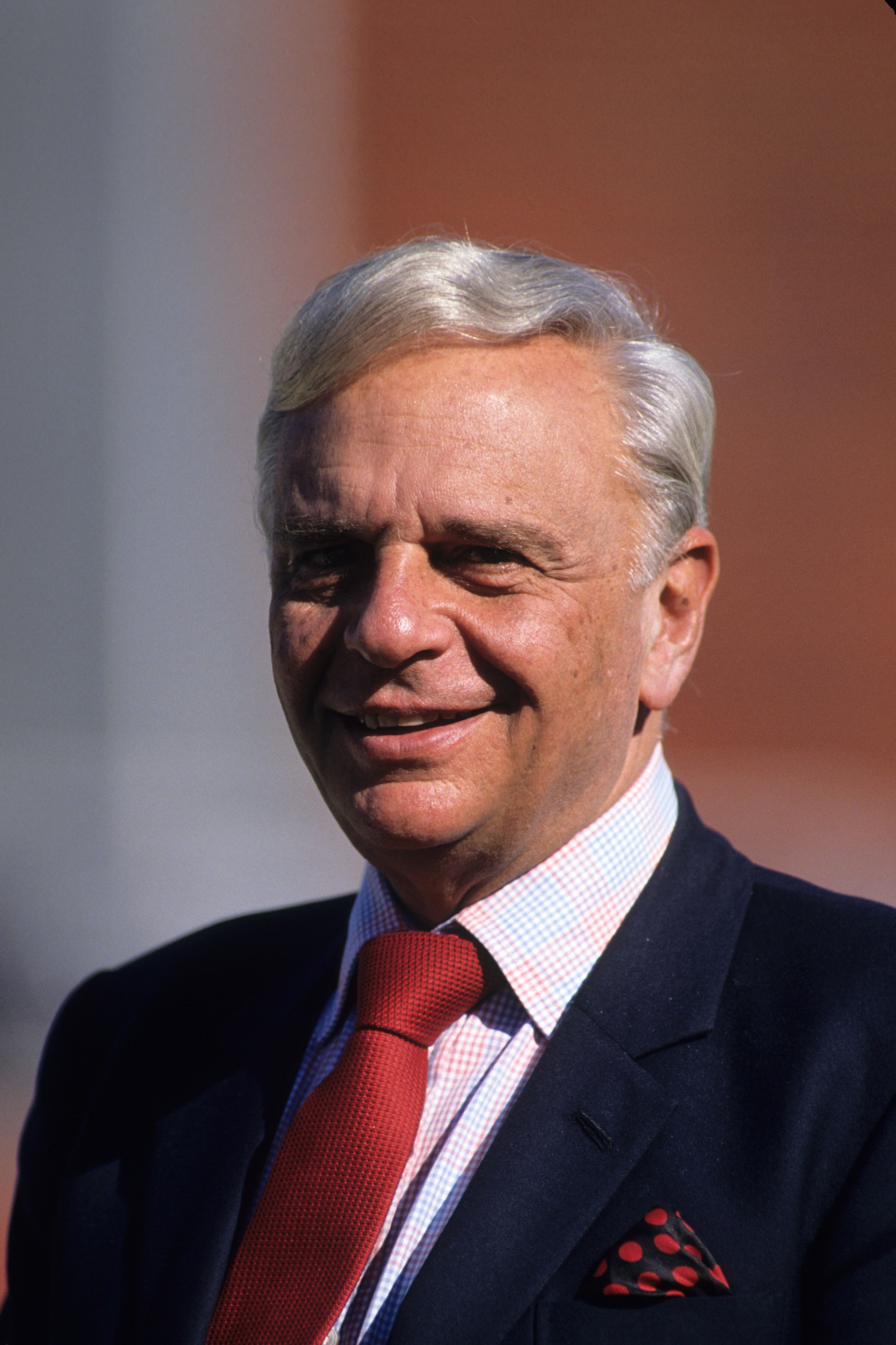 LOS ANGELES, CA - NOVEMBER 26:  New England Patriots owner Victor Kiam looks on during the game against the Los Angeles Raiders at the Los Angeles Memorial Coliseum on November 26, 1989 in Los Angeles, California.  The Raiders won 24-21.  (Photo by George