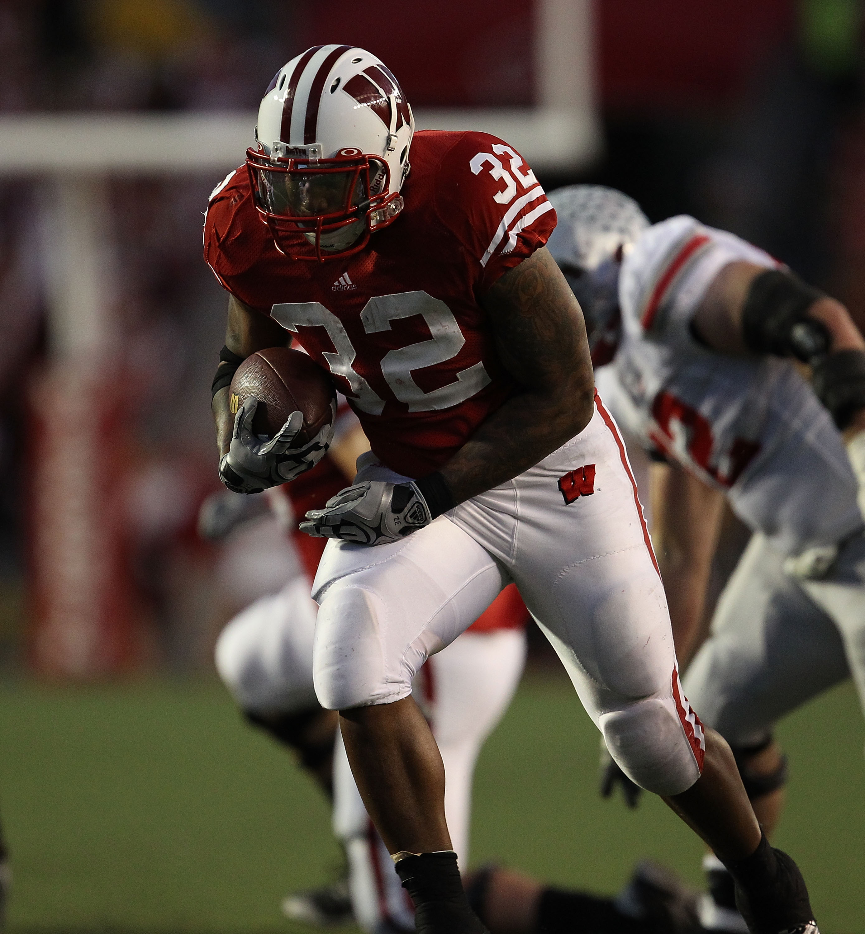 MADISON, WI - OCTOBER 16: John Clay #32 of the Wisconsin Badgers runs against the Ohio State Buckeyes at Camp Randall Stadium on October 16, 2010 in Madison, Wisconsin. Wisconsin defeated Ohio State 31-18. (Photo by Jonathan Daniel/Getty Images)