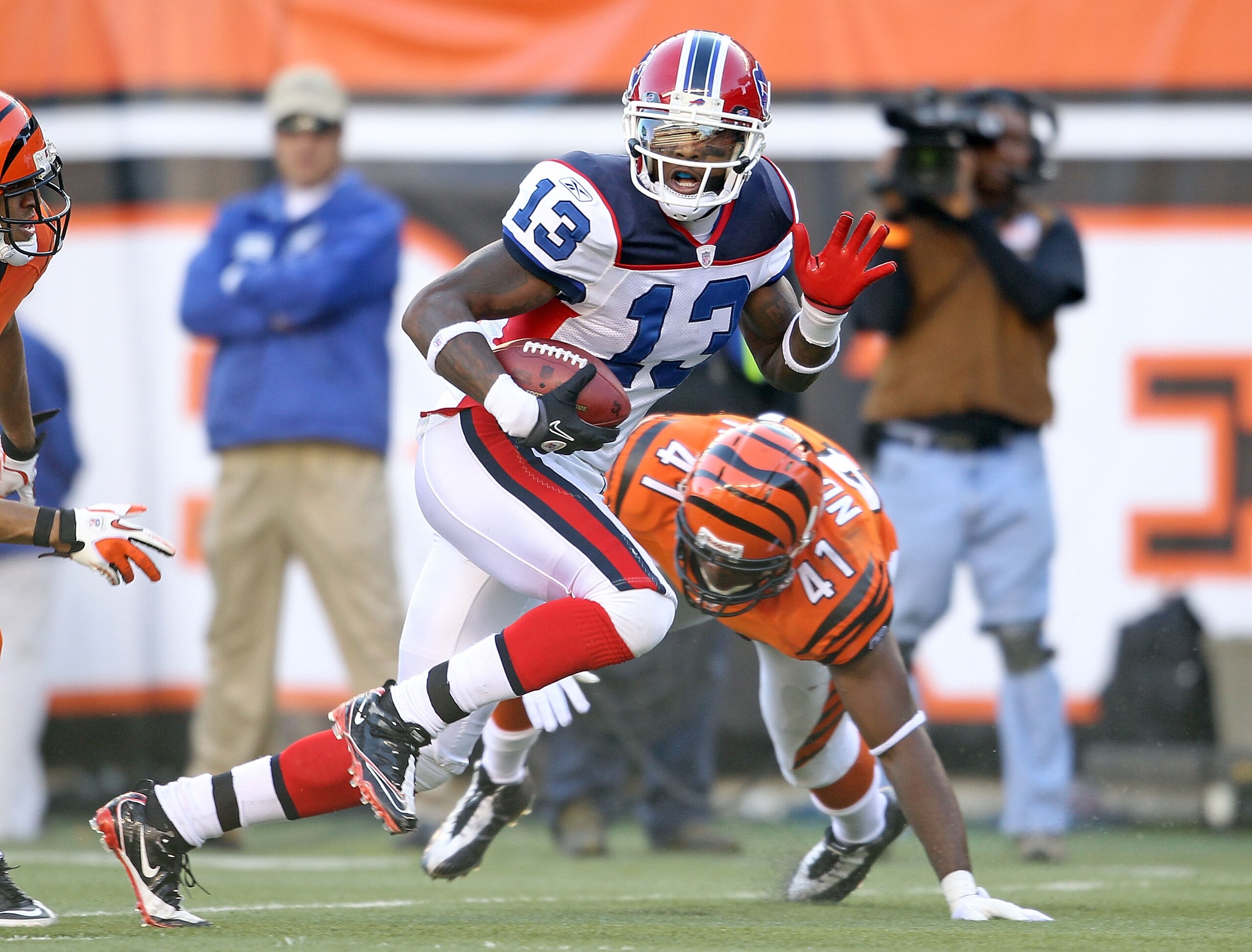 CINCINNATI - NOVEMBER 21:  Steve Johnson #13 of the Buffalo Bills runs for a touchdown during NFL game against the Cincinnati Bengals at Paul Brown Stadium on November 21, 2010 in Cincinnati, Ohio. The Bills won 49-21.  (Photo by Andy Lyons/Getty Images)