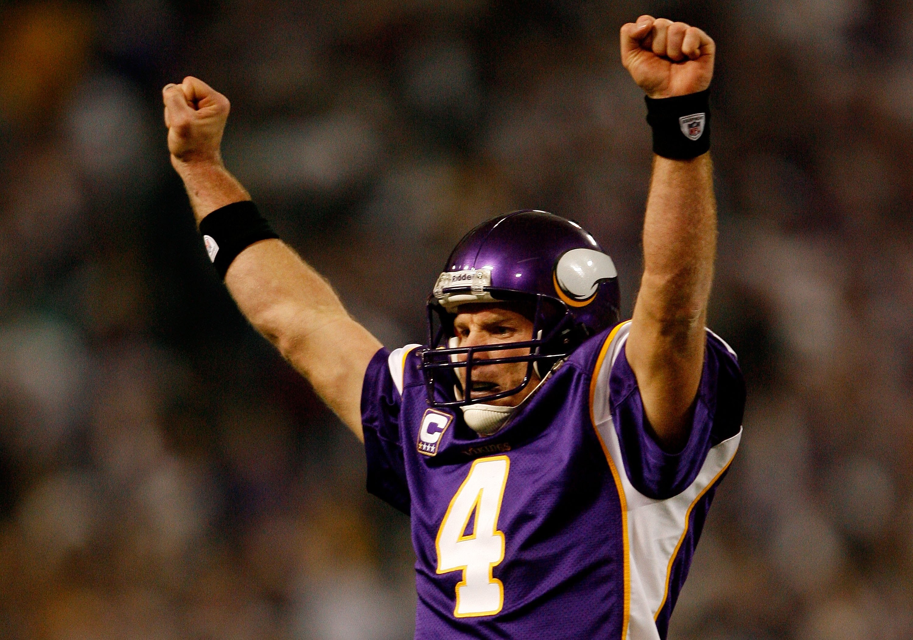 MINNEAPOLIS - JANUARY 17:  Quarterback Brett Favre 4# of the Minnesota Vikings celebrates touchdown in the second quarter against the Dallas Cowboys during the NFC Divisional Playoff Game at Hubert H. Humphrey Metrodome on January 17, 2010 in Minneapolis,