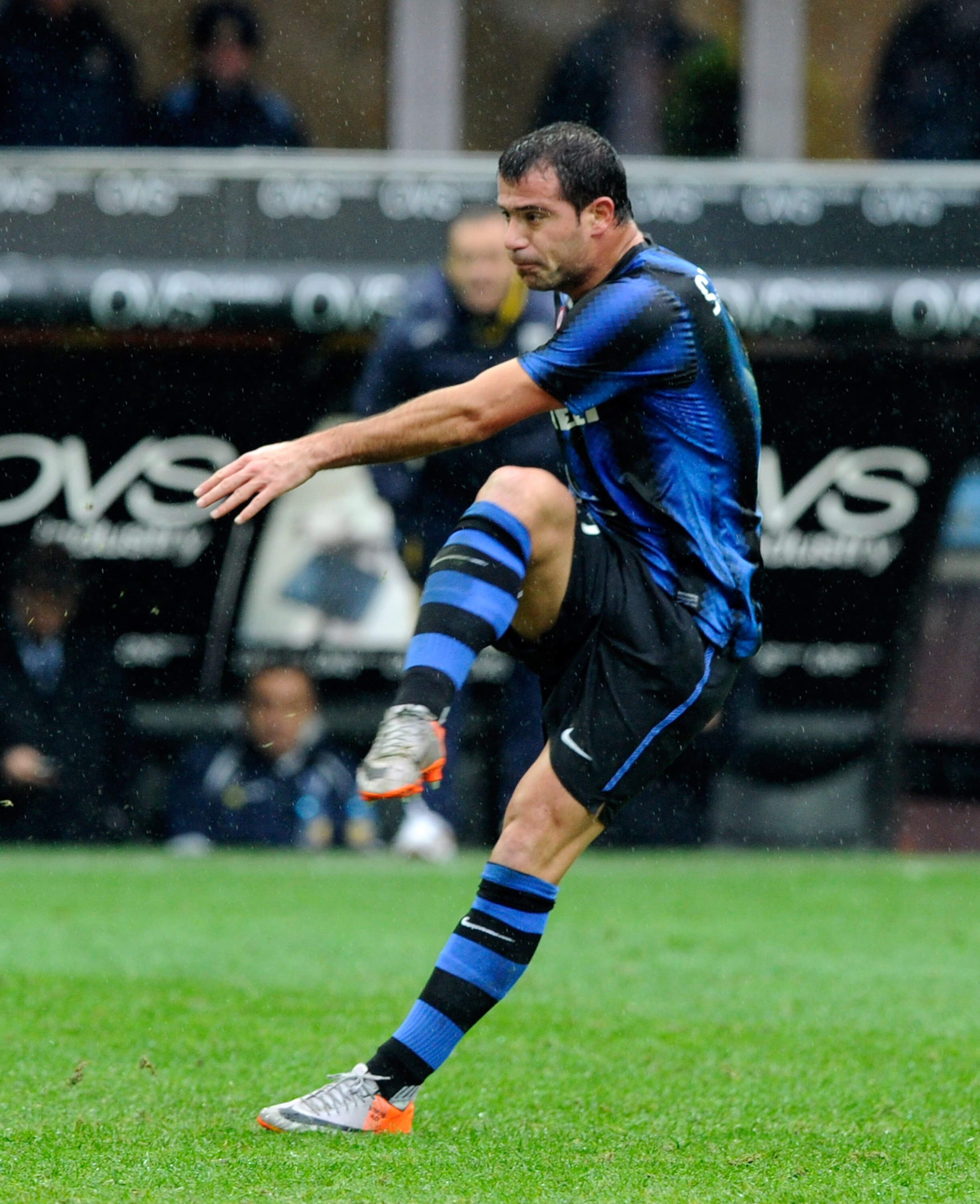 MILAN, ITALY - NOVEMBER 28:  Dejan Stankovic of FC Internazionale Milano scores the first goal during the Serie A match between Inter and Parma at Stadio Giuseppe Meazza on November 28, 2010 in Milan, Italy.  (Photo by Claudio Villa/Getty Images)