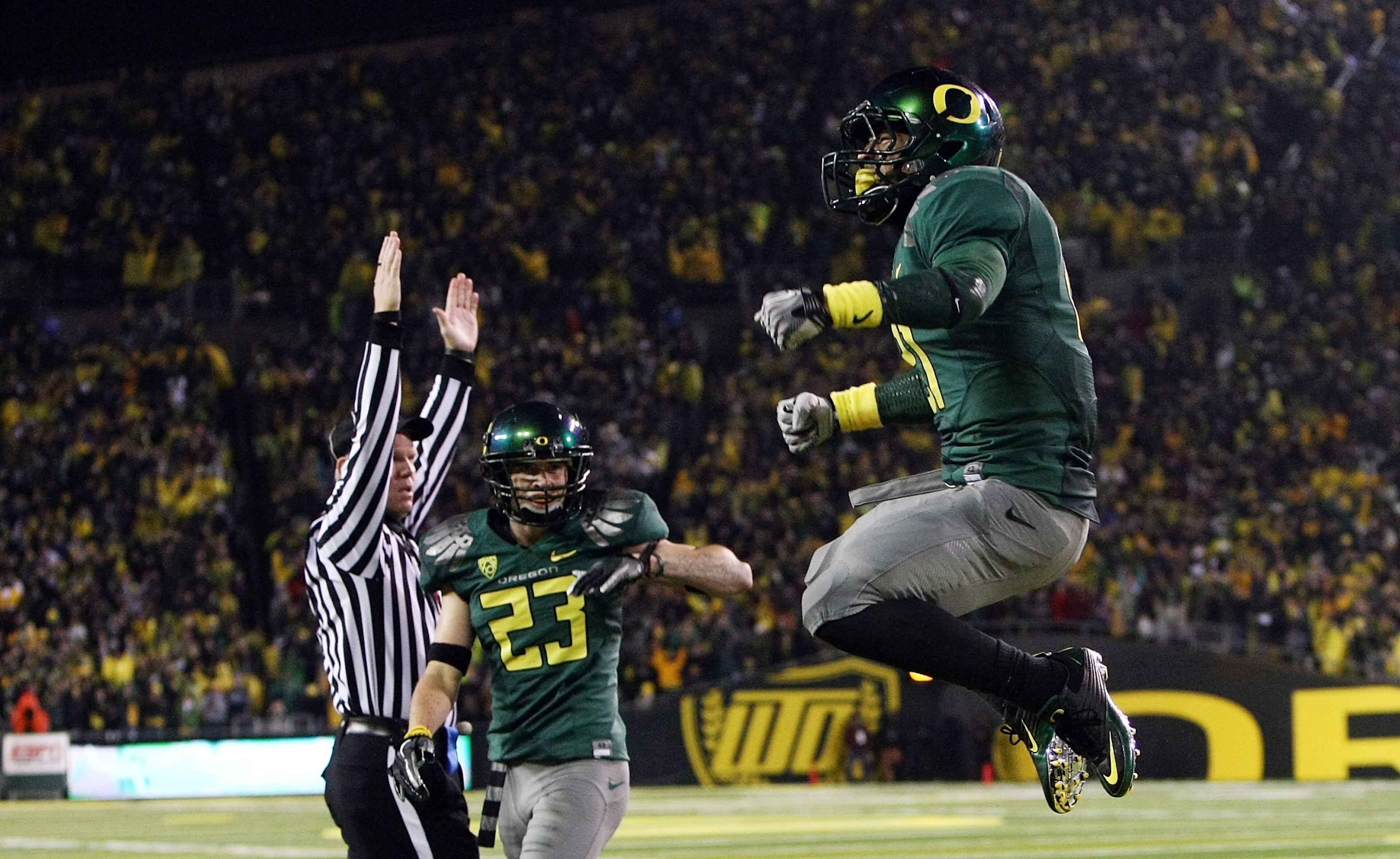 EUGENE, OR - NOVEMBER 26: LaMichael James #21 of the Oregon Ducks celebrates a touchdown run against the Arizona Wildcats on November 26, 2010 at the Autzen Stadium in Eugene, Oregon. (Photo by Jonathan Ferrey/Getty Images) EUGENE, OR - NOVEMBER 26: LaMichael James #21 of the Oregon Ducks celebrates a touchdown run against the Arizona Wildcats on November 26, 2010 at the Autzen Stadium in Eugene, Oregon. (Photo by Jonathan Ferrey/Getty Images)