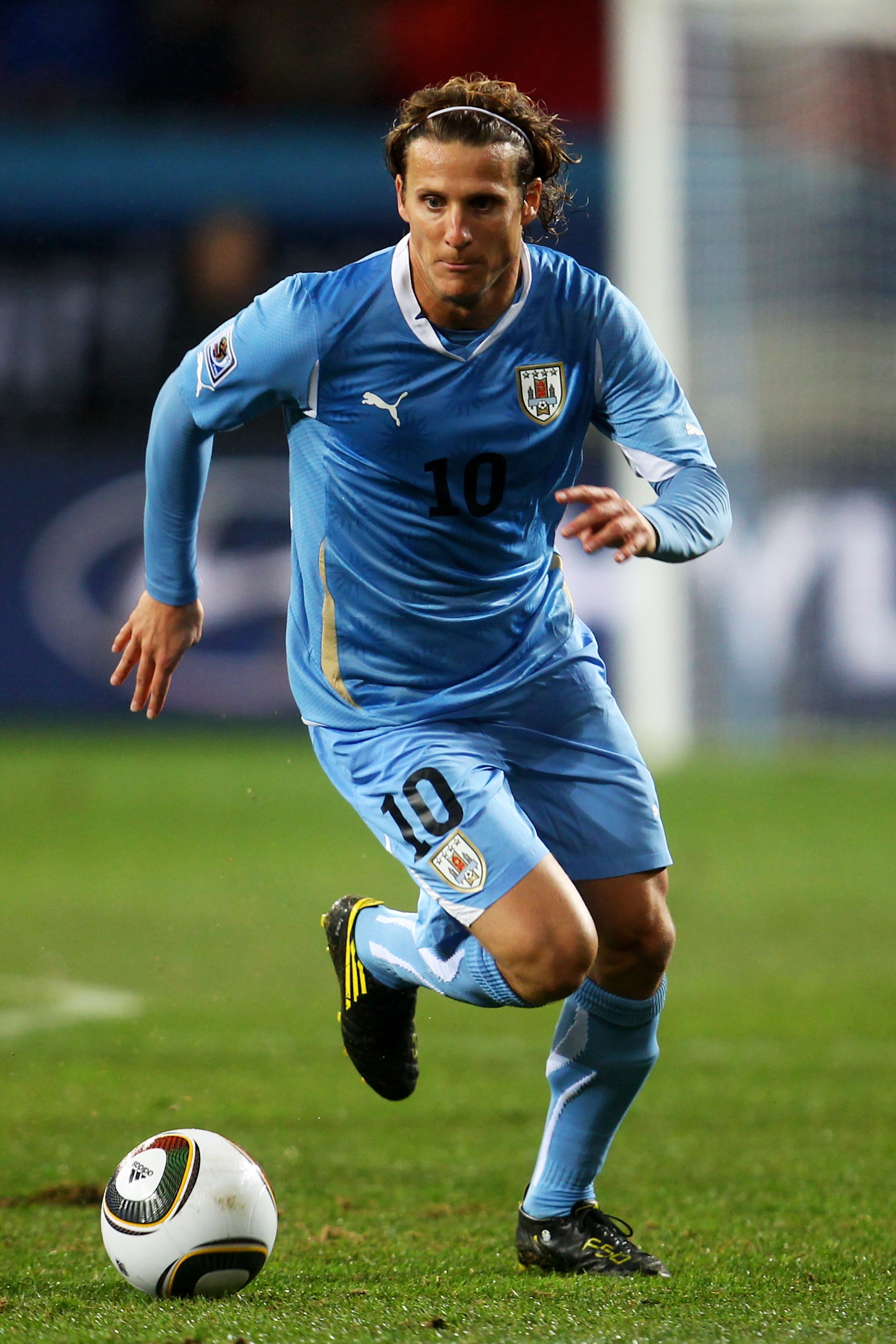 PORT ELIZABETH, SOUTH AFRICA - JULY 10:  Diego Forlan of Uruguay in action during the 2010 FIFA World Cup South Africa Third Place Play-off match between Uruguay and Germany at The Nelson Mandela Bay Stadium on July 10, 2010 in Port Elizabeth, South Afric