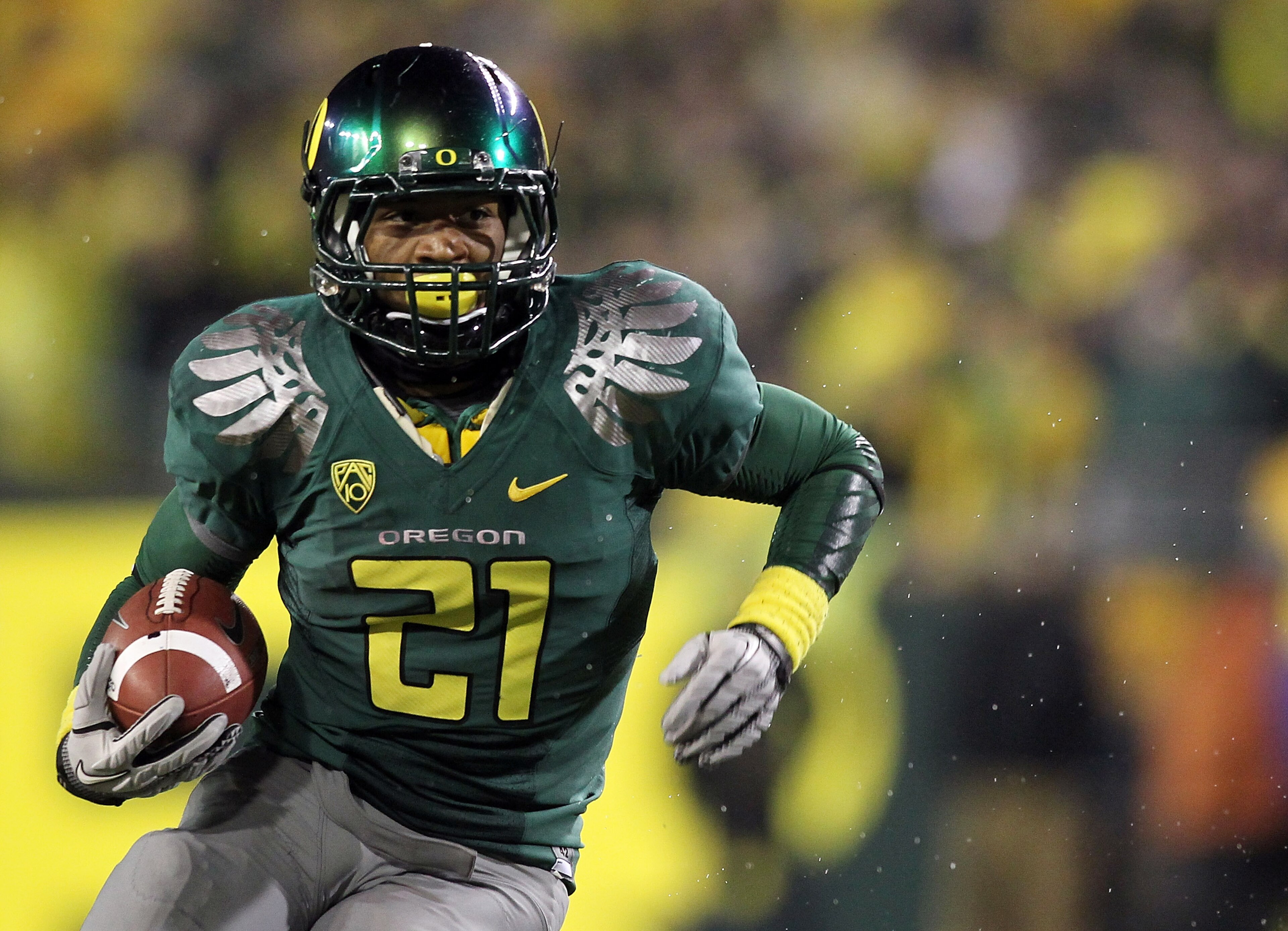 EUGENE, OR - NOVEMBER 26: LaMichael James #21 of the Oregon Ducks runs for a touchdown run against the Arizona Wildcats on November 26, 2010 at the Autzen Stadium in Eugene, Oregon. (Photo by Jonathan Ferrey/Getty Images) EUGENE, OR - NOVEMBER 26: LaMichael James #21 of the Oregon Ducks runs for a touchdown run against the Arizona Wildcats on November 26, 2010 at the Autzen Stadium in Eugene, Oregon. (Photo by Jonathan Ferrey/Getty Images)