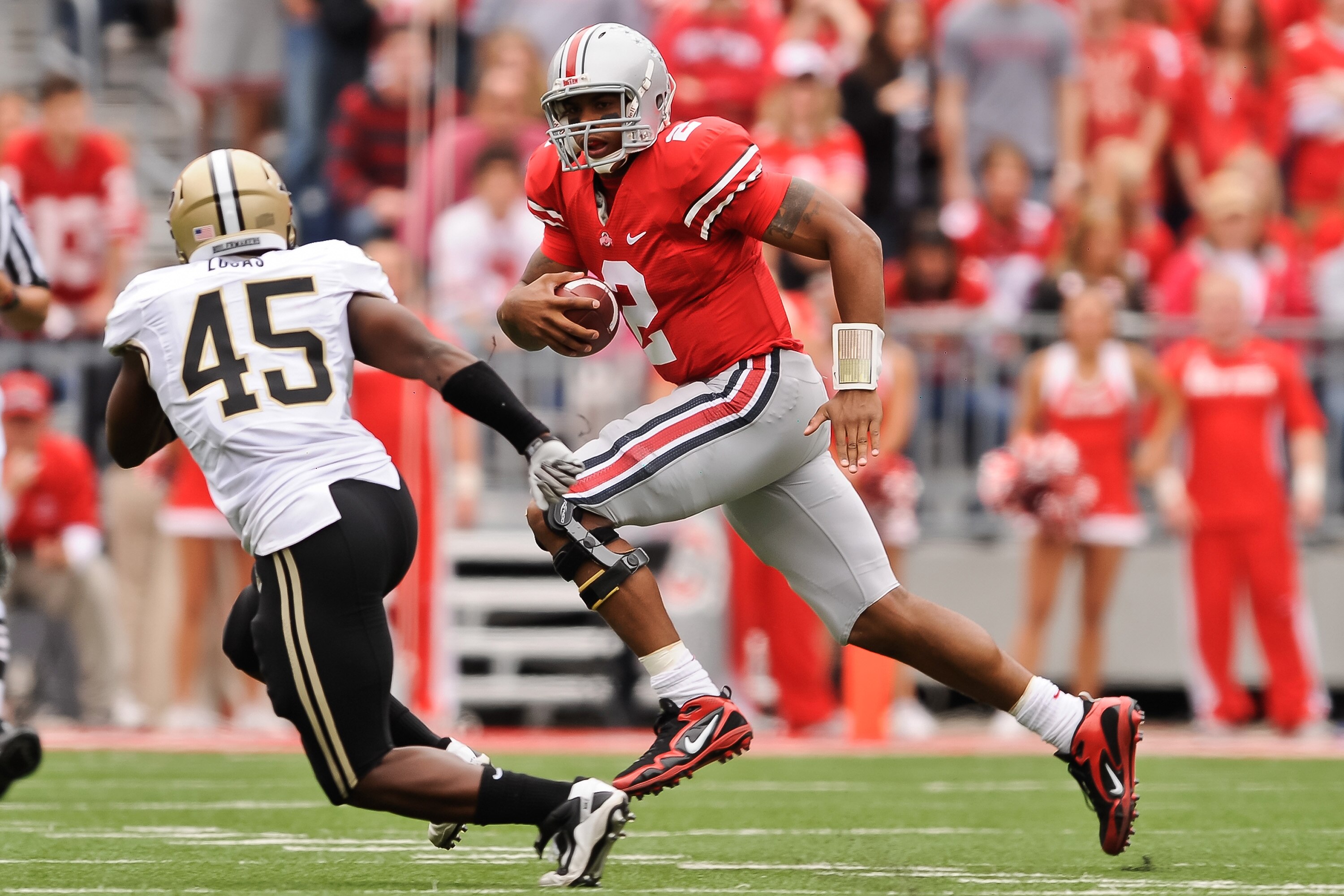 COLUMBUS, OH - OCTOBER 23:  Terrelle Pryor #2 of the Ohio State Buckeyes runs with the ball against the Purdue Boilermakers at Ohio Stadium on October 23, 2010 in Columbus, Ohio.  (Photo by Jamie Sabau/Getty Images)