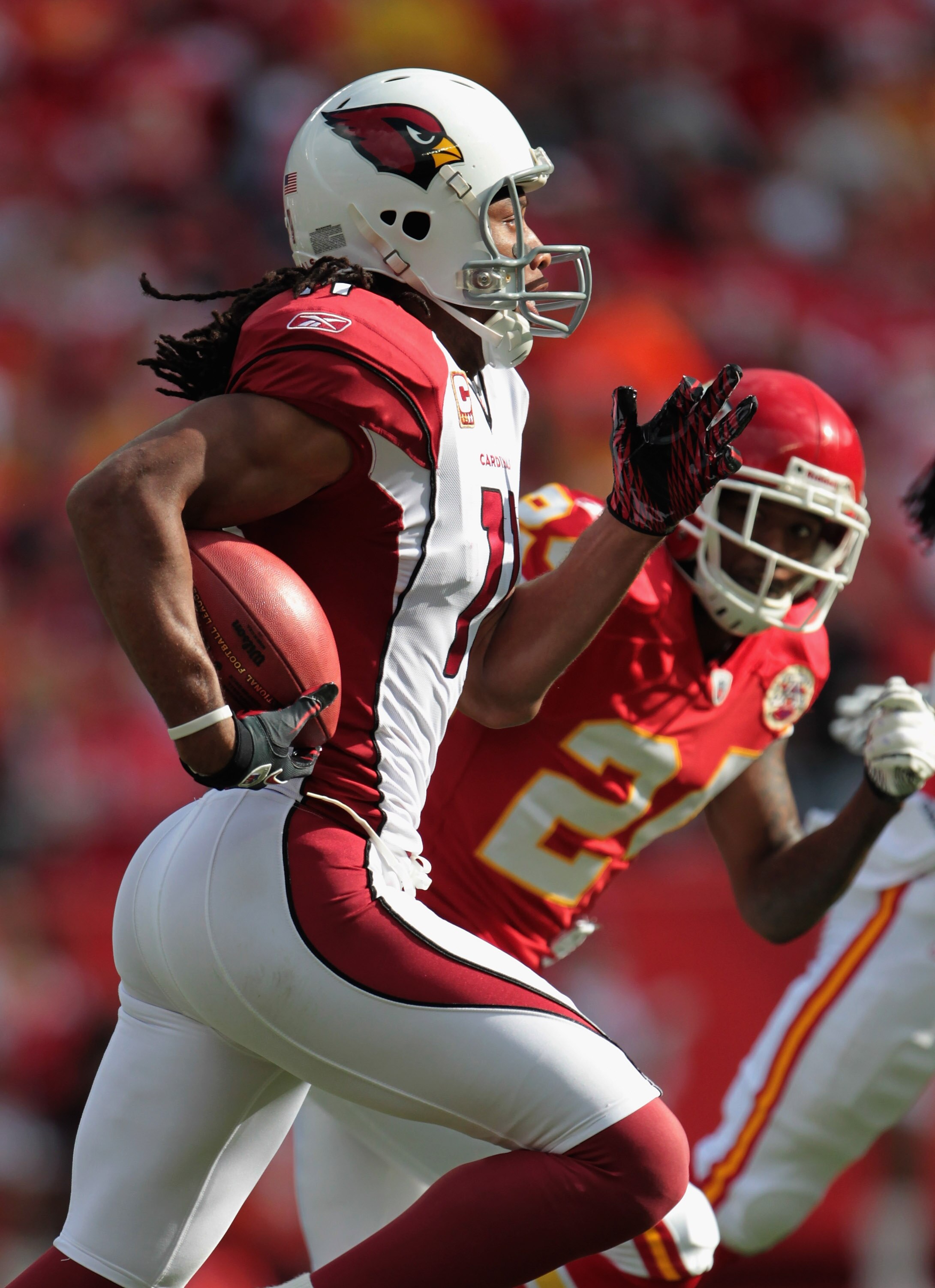KANSAS CITY, MO - NOVEMBER 21:  Larry Fitzgerald #11 of the Arizona Cardinals carries the ball during the game against the Kansas City Chiefs on November 21, 2010 at Arrowhead Stadium in Kansas City, Missouri.  (Photo by Jamie Squire/Getty Images)