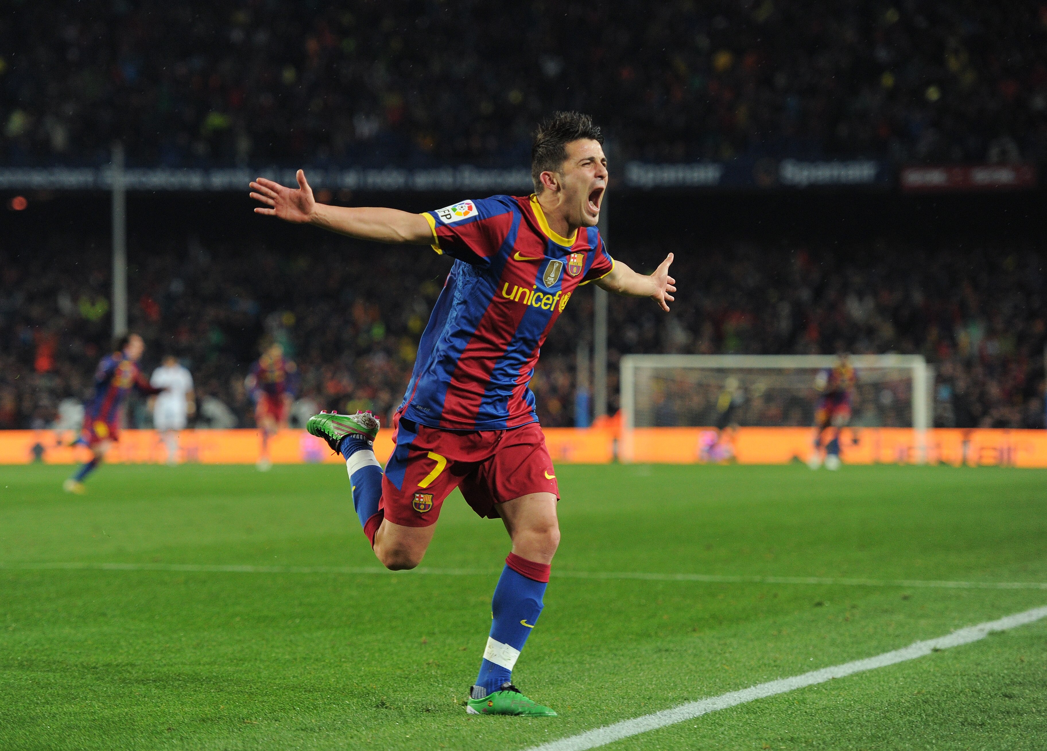 BARCELONA, SPAIN - NOVEMBER 29:  David Villa of Barcelona celebrates scoring his sides fourth goal during the la liga match between Barcelona and Real Madrid at the Camp Nou stadium on November 29, 2010 in Barcelona, Spain.  (Photo by Jasper Juinen/Getty 
