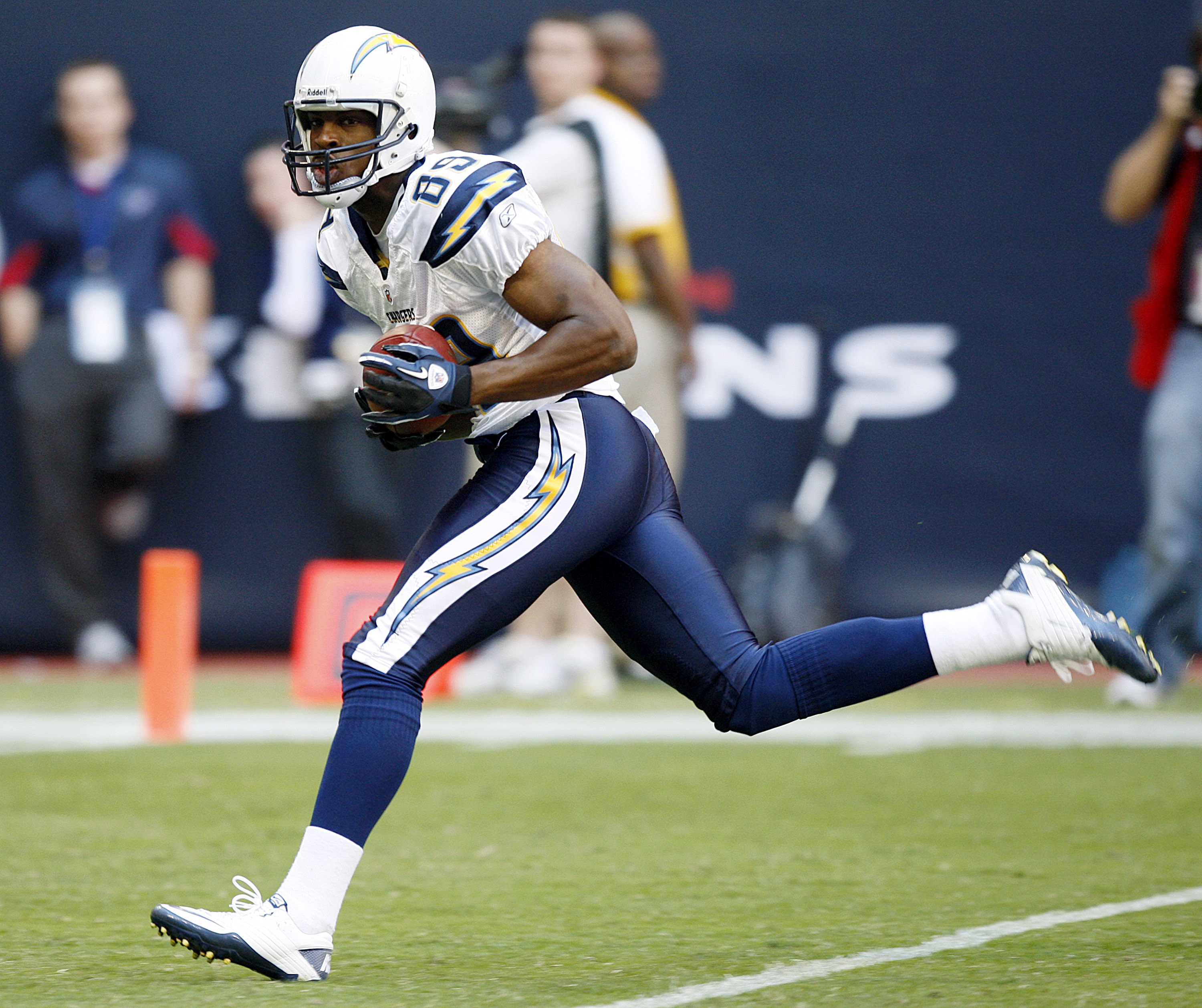 HOUSTON - NOVEMBER 07:  Wide receiver Seyi Ajirotutu #89 of the San Diego Chargers scores on a pass reception in the first quarter against the Houston Texans at Reliant Stadium on November 7, 2010 in Houston, Texas.  (Photo by Bob Levey/Getty Images)