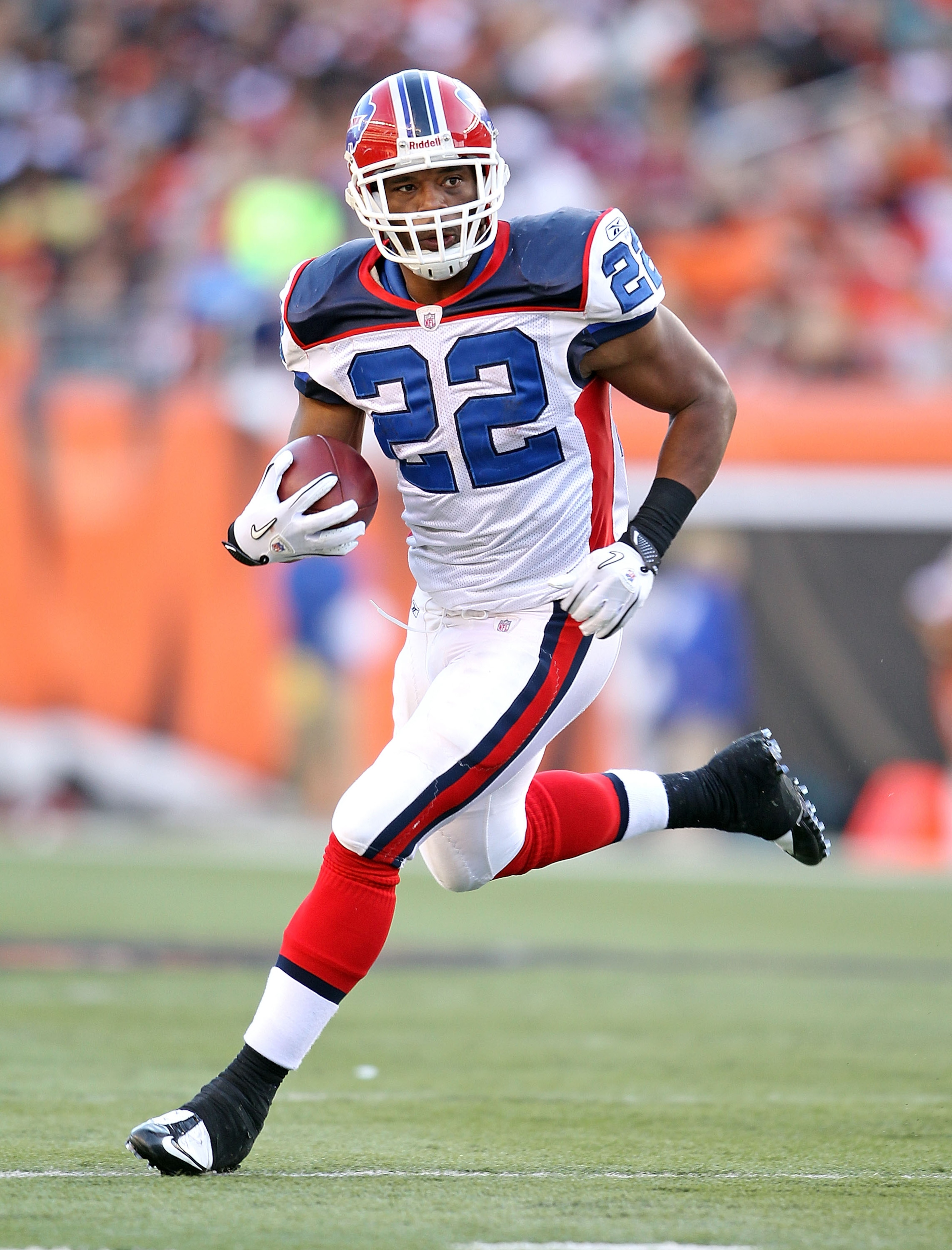 CINCINNATI - NOVEMBER 21: Fred Jackson #22 of the Buffalo Bills runs with the ball during NFL game against the Cincinnati Bengals at Paul Brown Stadium on November 21, 2010 in Cincinnati, Ohio. (Photo by Andy Lyons/Getty Images) CINCINNATI - NOVEMBER 21: Fred Jackson #22 of the Buffalo Bills runs with the ball during NFL game against the Cincinnati Bengals at Paul Brown Stadium on November 21, 2010 in Cincinnati, Ohio. (Photo by Andy Lyons/Getty Images)
