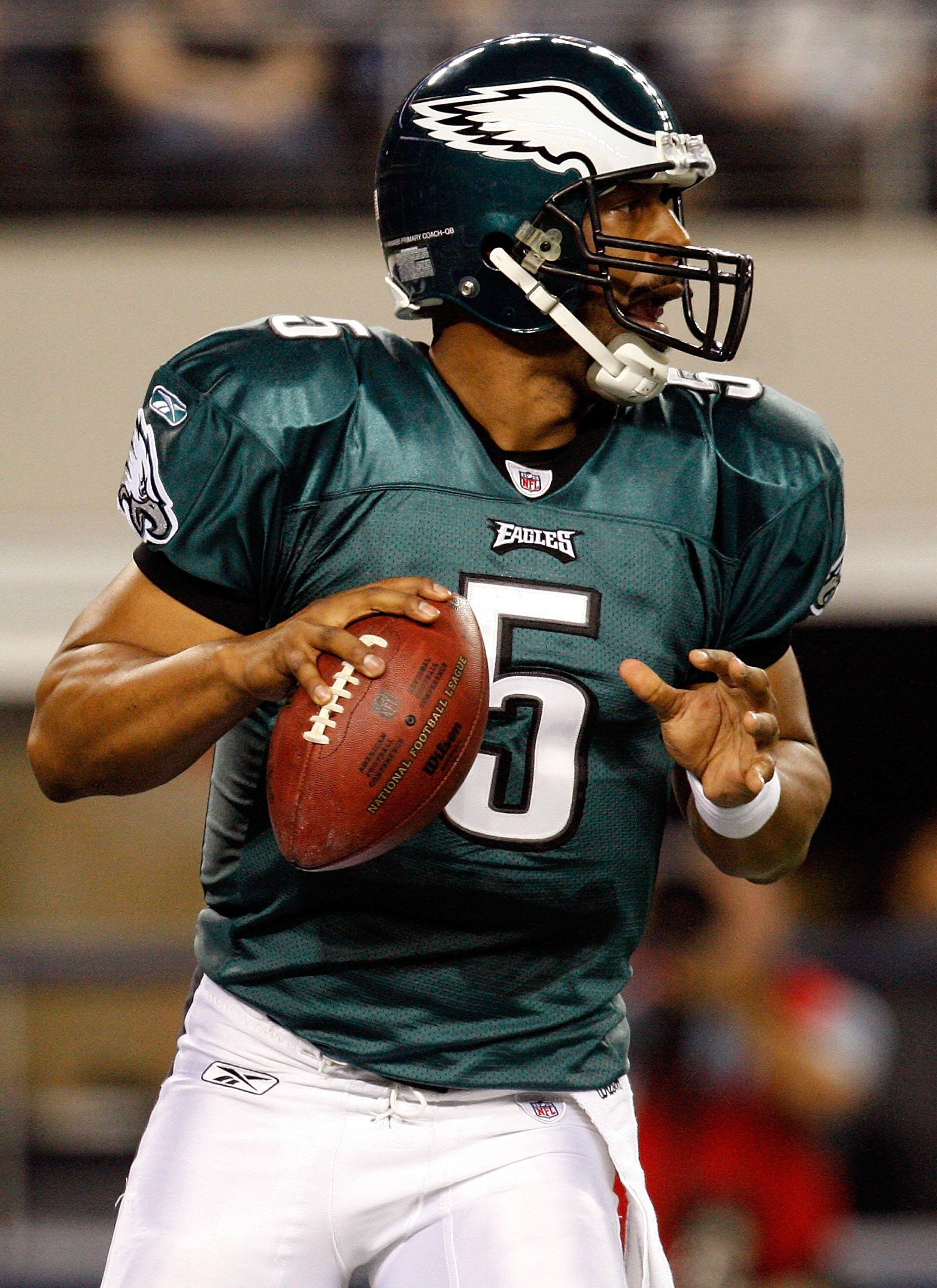 ARLINGTON, TX - JANUARY 03:  Quarterback Donovan McNabb #5 of the Philadelphia Eagles at Cowboys Stadium on January 3, 2010 in Arlington, Texas.  (Photo by Ronald Martinez/Getty Images)