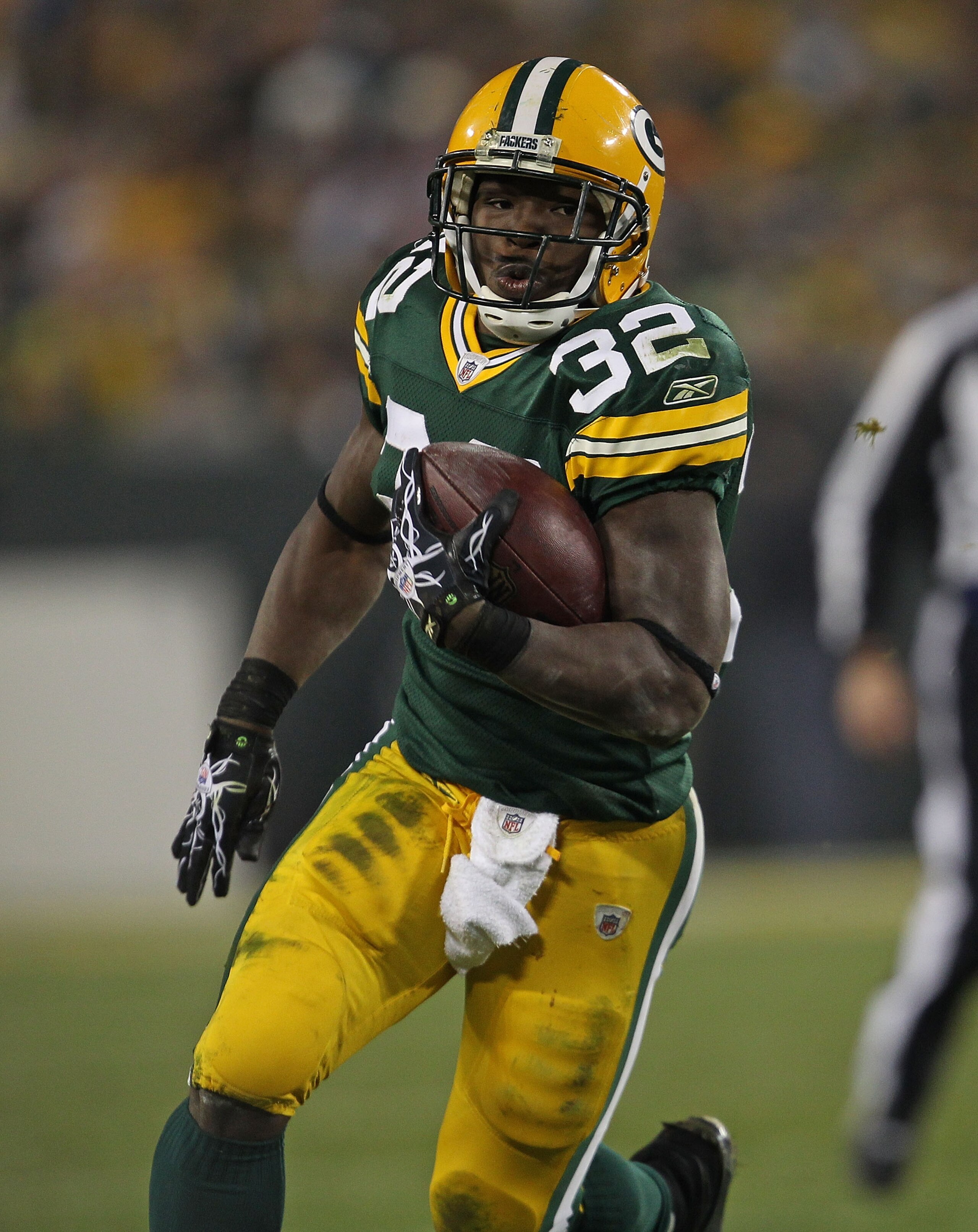 GREEN BAY, WI - NOVEMBER 07: Brandon Jackson #32 of the Green Bay Packers runs against the Dallas Cowboys at Lambeau Field on November 7, 2010 in Green Bay, Wisconsin. The Packers defeated the Cowboys 45-7. (Photo by Jonathan Daniel/Getty Images)