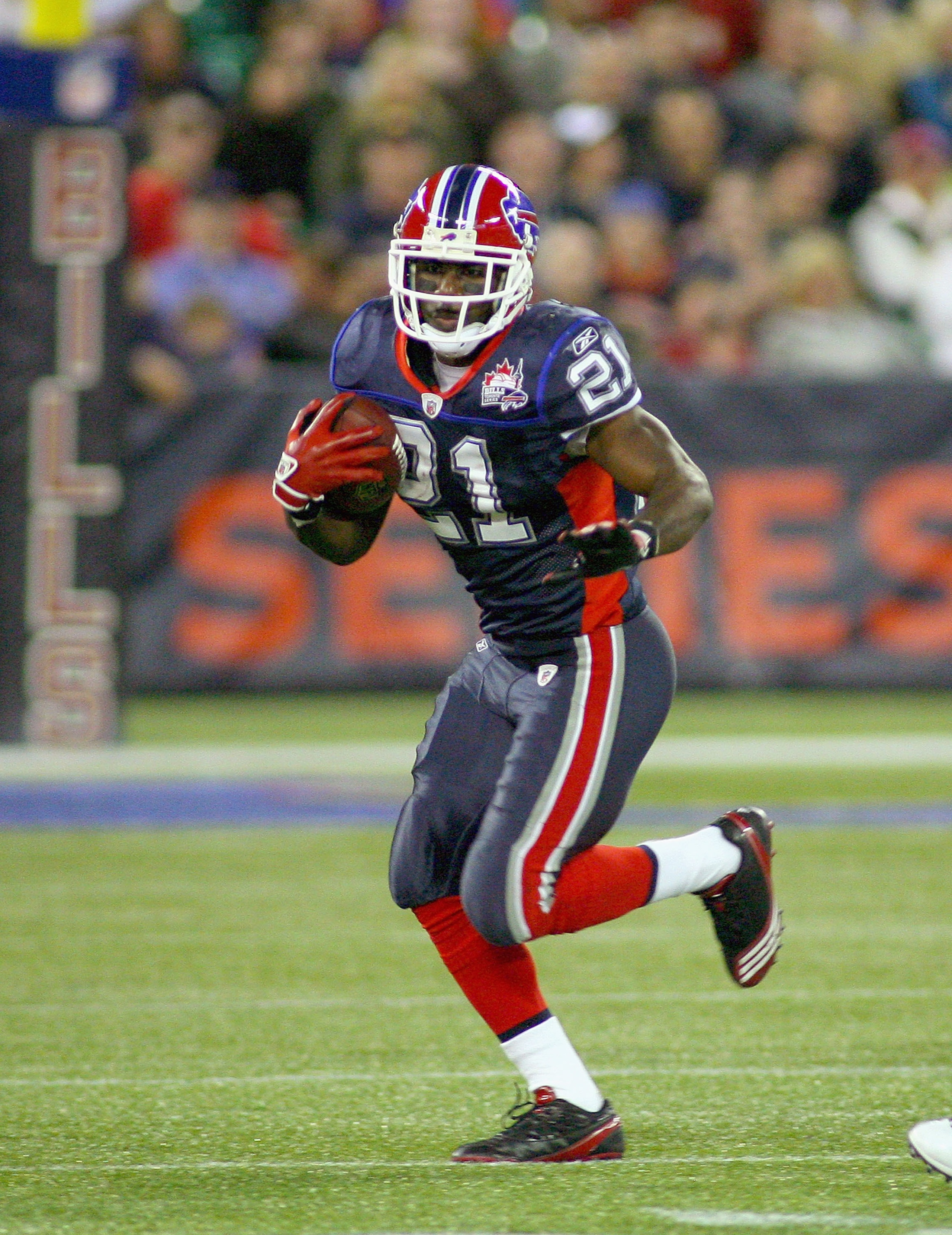 TORONTO, ON - NOVEMBER 07: C.J. Spiller #21 of the Buffalo Bills walks runs against the Chicago Bears at Rogers Centre on November 7, 2010 in Toronto, Canada. Chicago won 22-19. (Photo by Rick Stewart/Getty Images) TORONTO, ON - NOVEMBER 07: C.J. Spiller #21 of the Buffalo Bills walks runs against the Chicago Bears at Rogers Centre on November 7, 2010 in Toronto, Canada. Chicago won 22-19. (Photo by Rick Stewart/Getty Images)