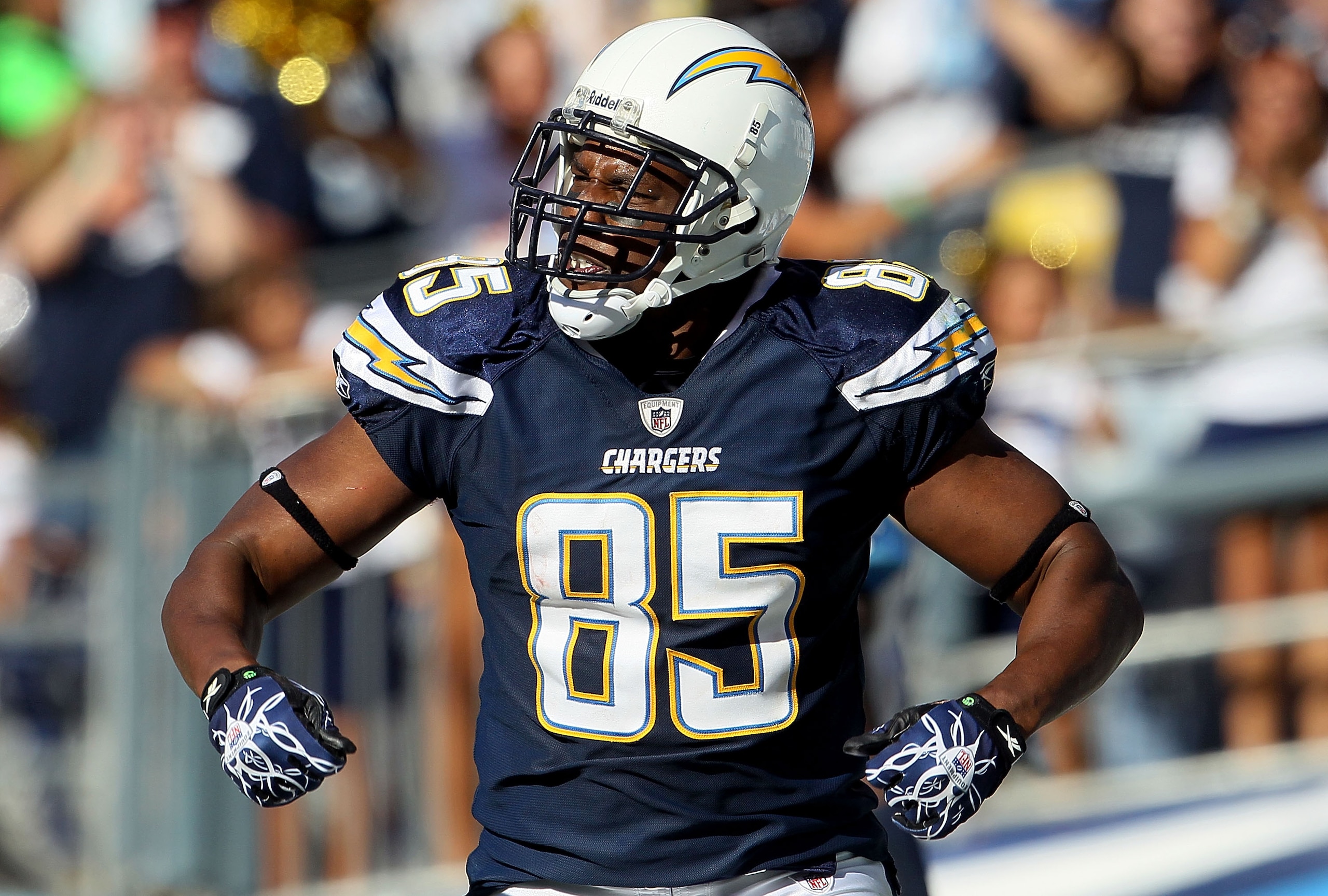 SAN DIEGO - OCTOBER 31: Tight end Antonio Gates #85 of the San Diego Chargers celebrates a touchdown against the Tennessee Titans during the game at Qualcomm Stadium on October 31, 2010 in San Diego, California. The Chargers defeated the Titans 33-25. ( SAN DIEGO - OCTOBER 31: Tight end Antonio Gates #85 of the San Diego Chargers celebrates a touchdown against the Tennessee Titans during the game at Qualcomm Stadium on October 31, 2010 in San Diego, California. The Chargers defeated the Titans 33-25. (