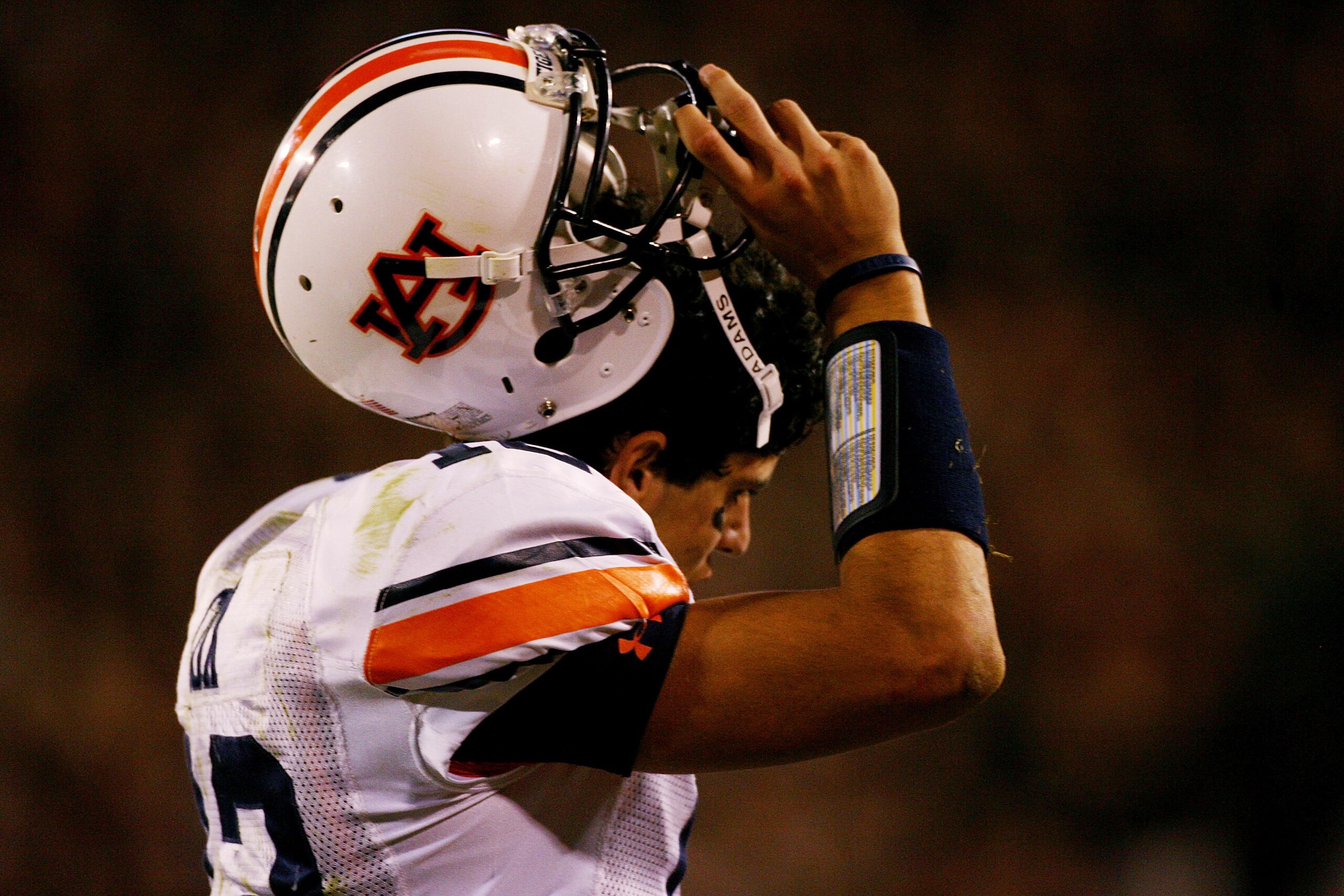 ATHENS, GA - NOVEMBER 10:  Brandon Cox #12 of the Auburn Tigers walks off the field as time expires in their loss to the Georgia Bulldogs at Sanford Stadium November 10, 2007 in Athens, Georgia.  (Photo by Travis Lindquist/Getty Images)