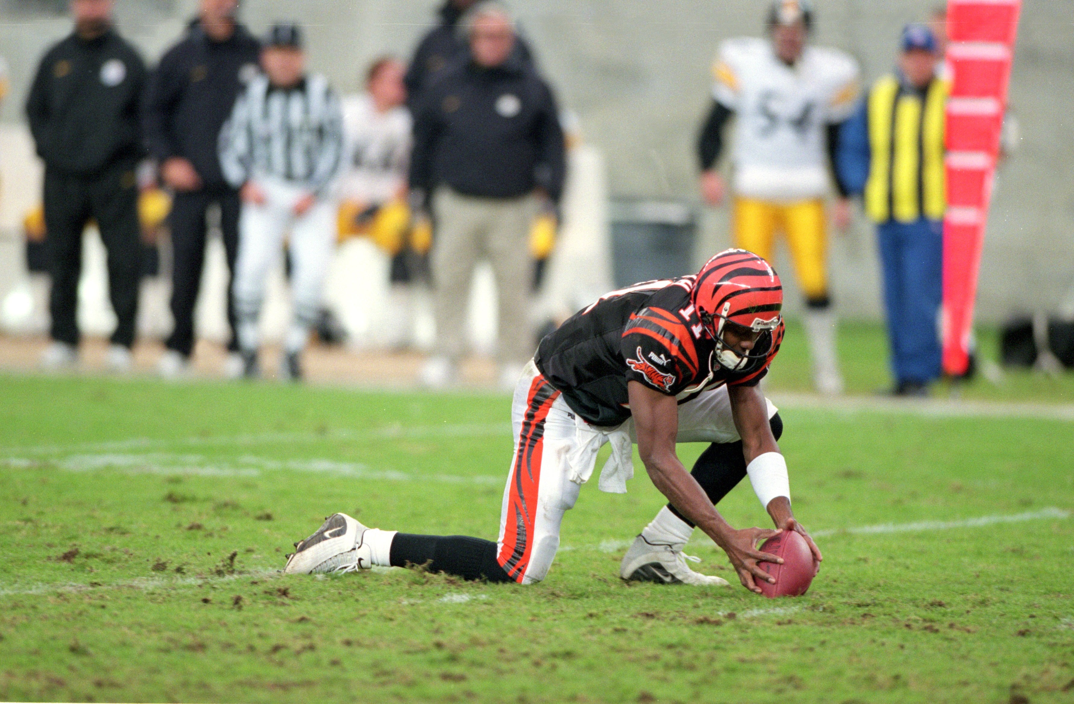 26 Nov 2000:  Akili Smith #11 of the Cincinnati Bengals sets the ball during the game against the Pittsburgh Steelers at the Paul Brown Stadium in Cincinnati, Ohio. The Steelers defeated the Bengals 48-28.Mandatory Credit: Tom Pidgeon  /Allsport
