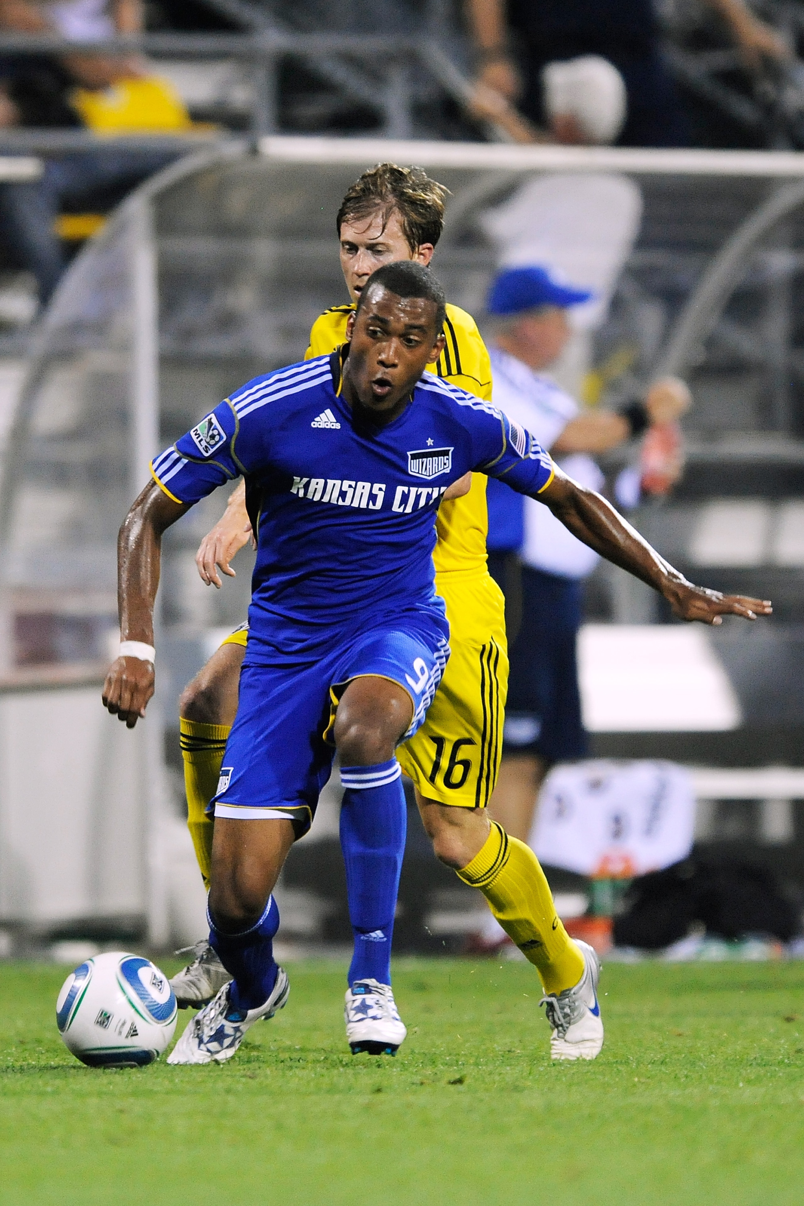 COLUMBUS, OH - JULY 14: Teal Bunbury #9 of the Kansas City Wizardscontrols the ball against the Columbus Crew on July 14, 2010 at Crew Stadium in Columbus, Ohio. (Photo by Jamie Sabau/Getty Images)