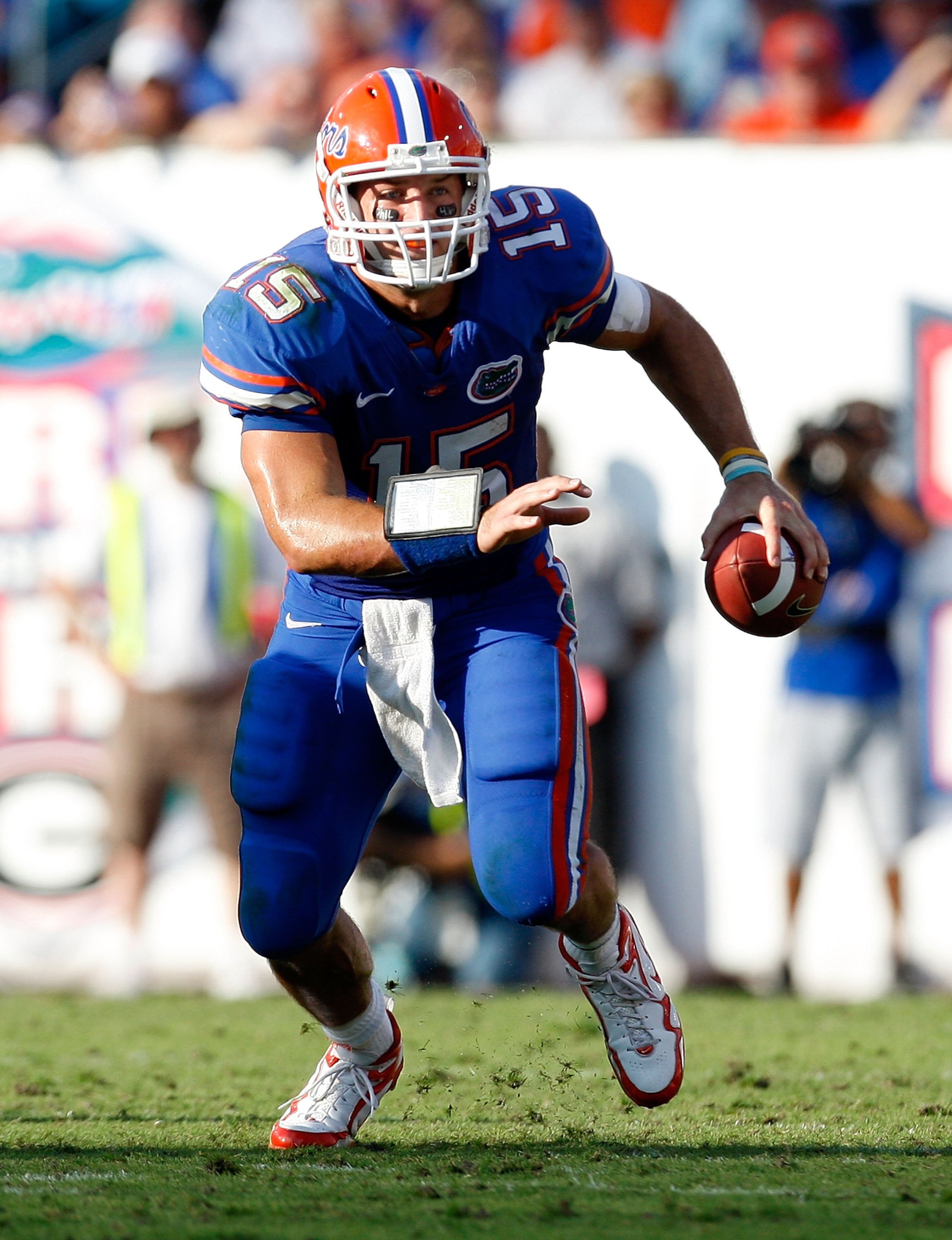JACKSONVILLE, FL - OCTOBER 31: Quarterback Tim Tebow #15 of the Florida Gators against the Georgia Bulldogs at Jacksonville Municipal Stadium on October 31, 2009 in Jacksonville, Florida. (Photo by Kevin C. Cox/Getty Images) JACKSONVILLE, FL - OCTOBER 31: Quarterback Tim Tebow #15 of the Florida Gators against the Georgia Bulldogs at Jacksonville Municipal Stadium on October 31, 2009 in Jacksonville, Florida. (Photo by Kevin C. Cox/Getty Images)