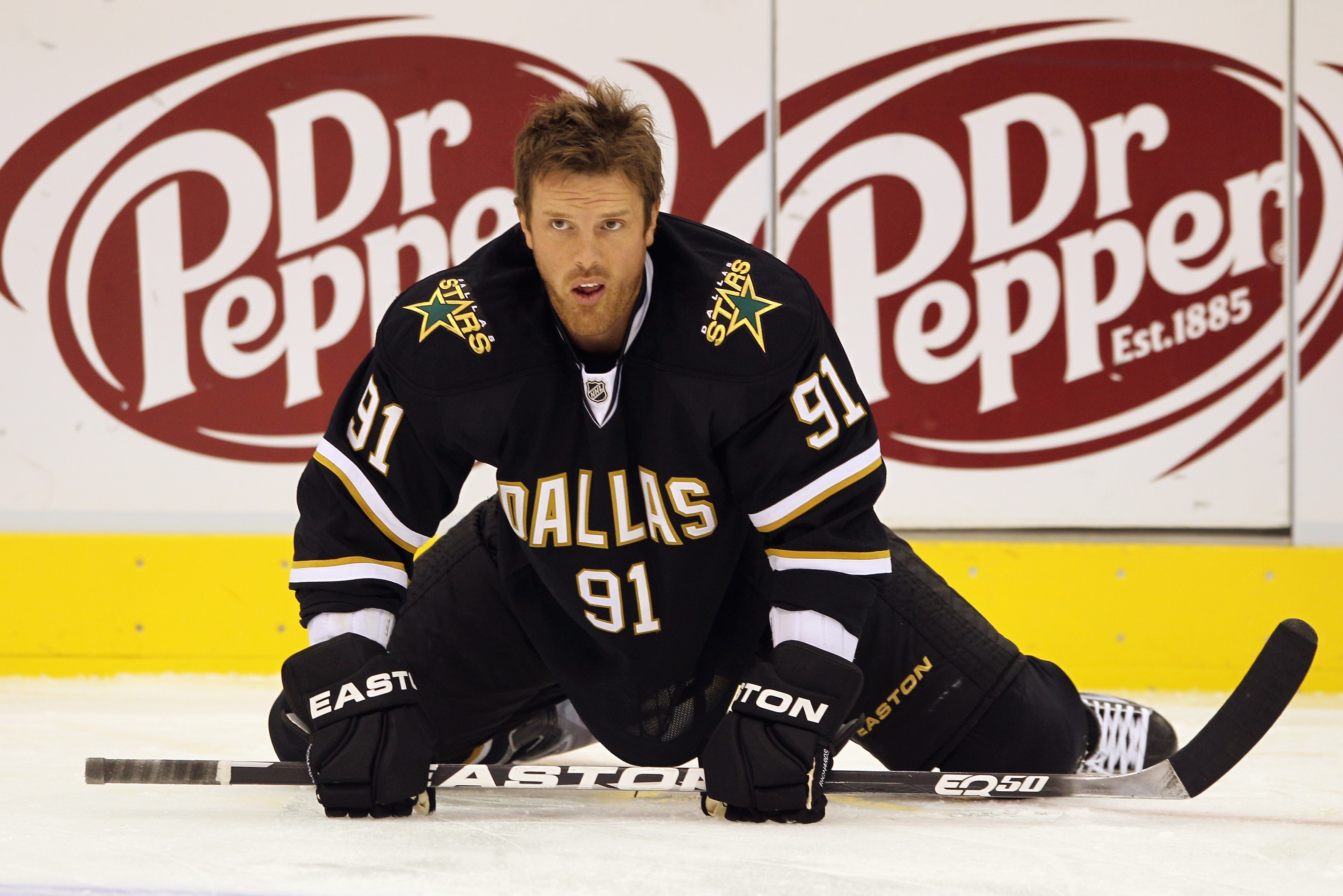 DALLAS - OCTOBER 26: Brad Richards #91 of the Dallas Stars stretches in warmups prior to his game against the Anaheim Ducks at the American Airlines Center on October 26, 2010 in Dallas, Texas. The Ducks defeated the Stars 5-2.  (Photo by Bruce Bennett/Ge