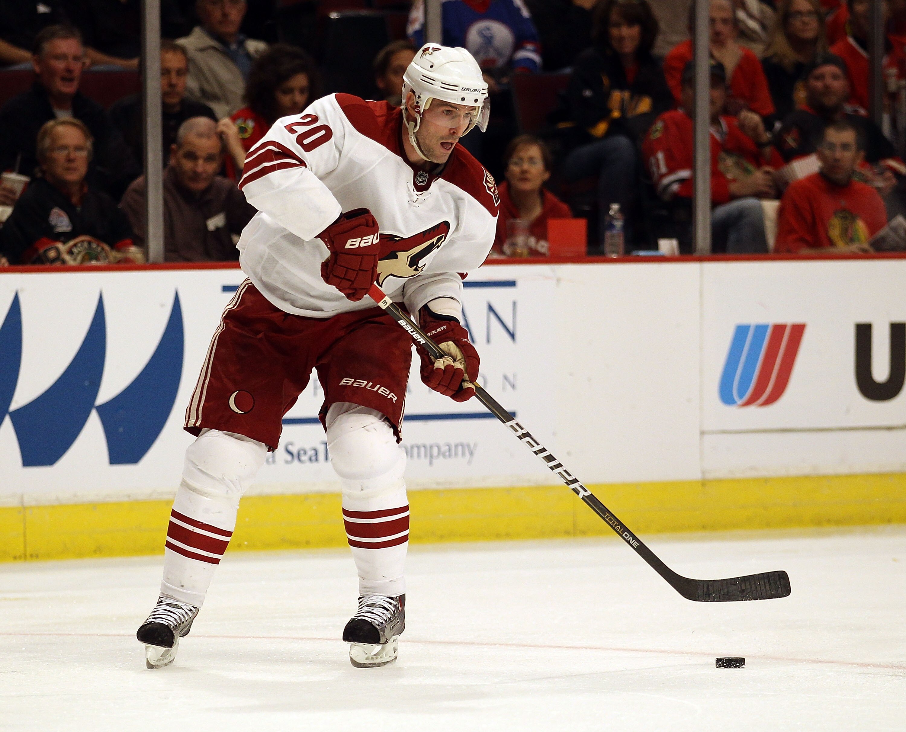 CHICAGO - NOVEMBER 10: Eric Belanger #20 of the Phoenix Coyotes controls the puck against the Chicago Blackhawks at the United Center on November 10, 2010 in Chicago, Illinois. The Coyotes defeated the Blackhawks 2-1. (Photo by Jonathan Daniel/Getty Image