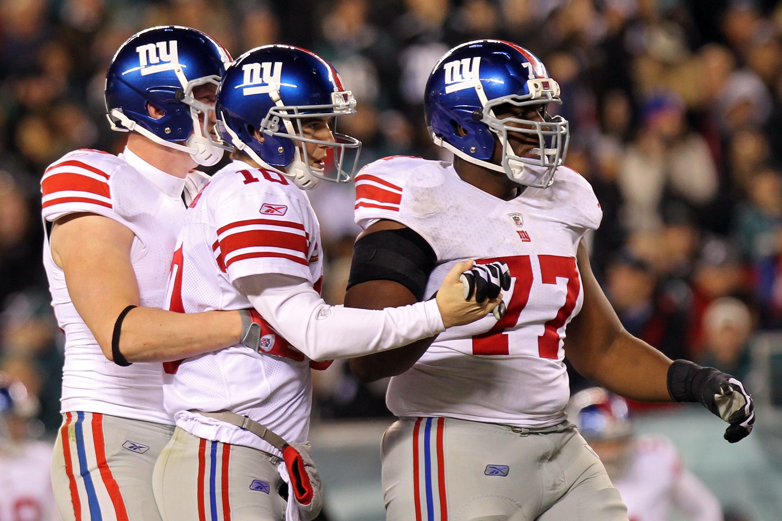 PHILADELPHIA - NOVEMBER 21:  Eli Manning #10 of the New York Giants celebrates with Kevin Boothe #77 after throwing for a touchdown in the 4th quarter against the Philadelphia Eagles at Lincoln Financial Field on November 21, 2010 in Philadelphia, Pennsyl