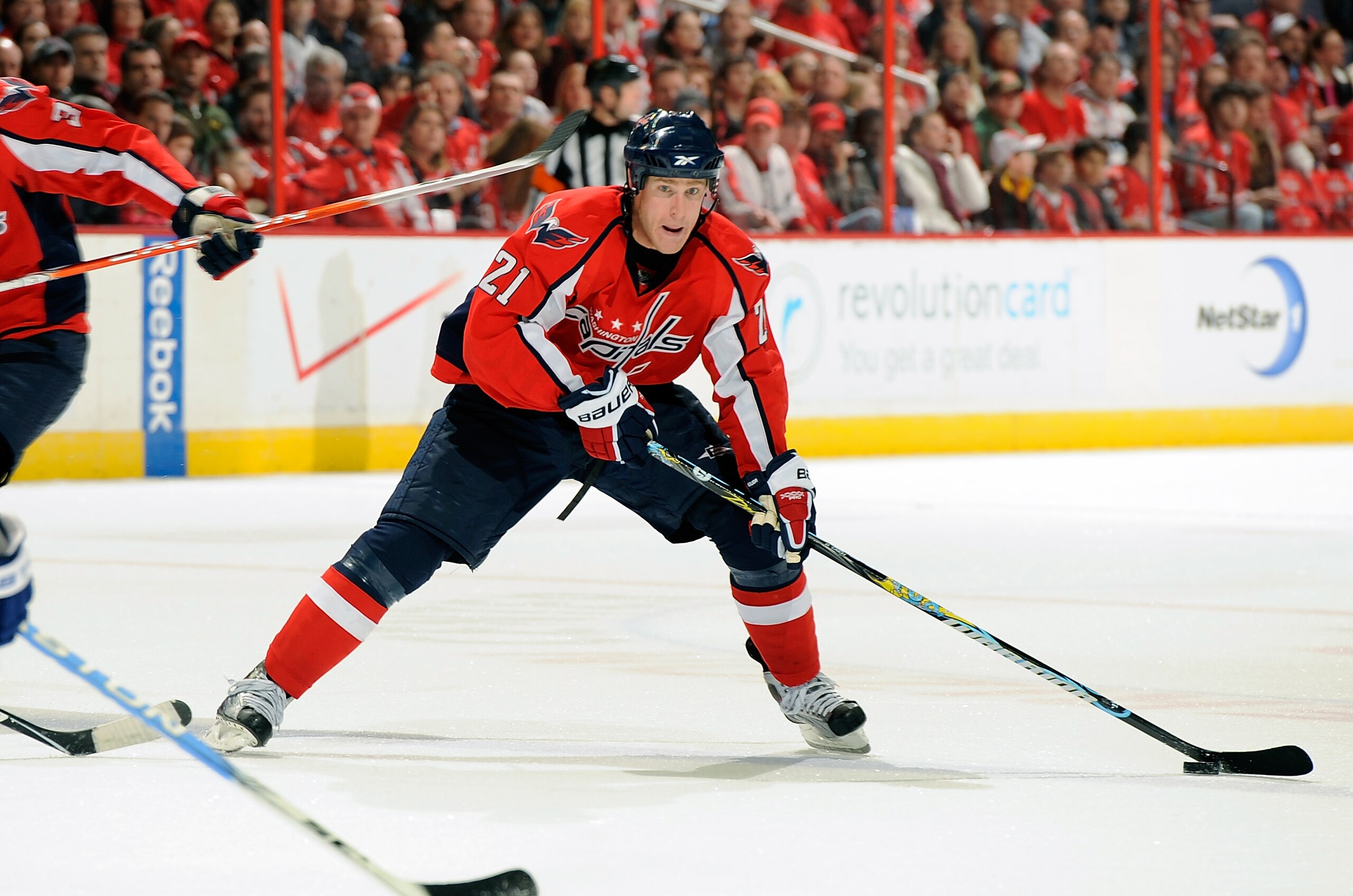 WASHINGTON - JANUARY 15:  Brooks Laich #21 of the Washington Capitals handles the puck against the Toronto Maple Leafs at the Verizon Center on January 15, 2010 in Washington, DC.  (Photo by Greg Fiume/Getty Images)