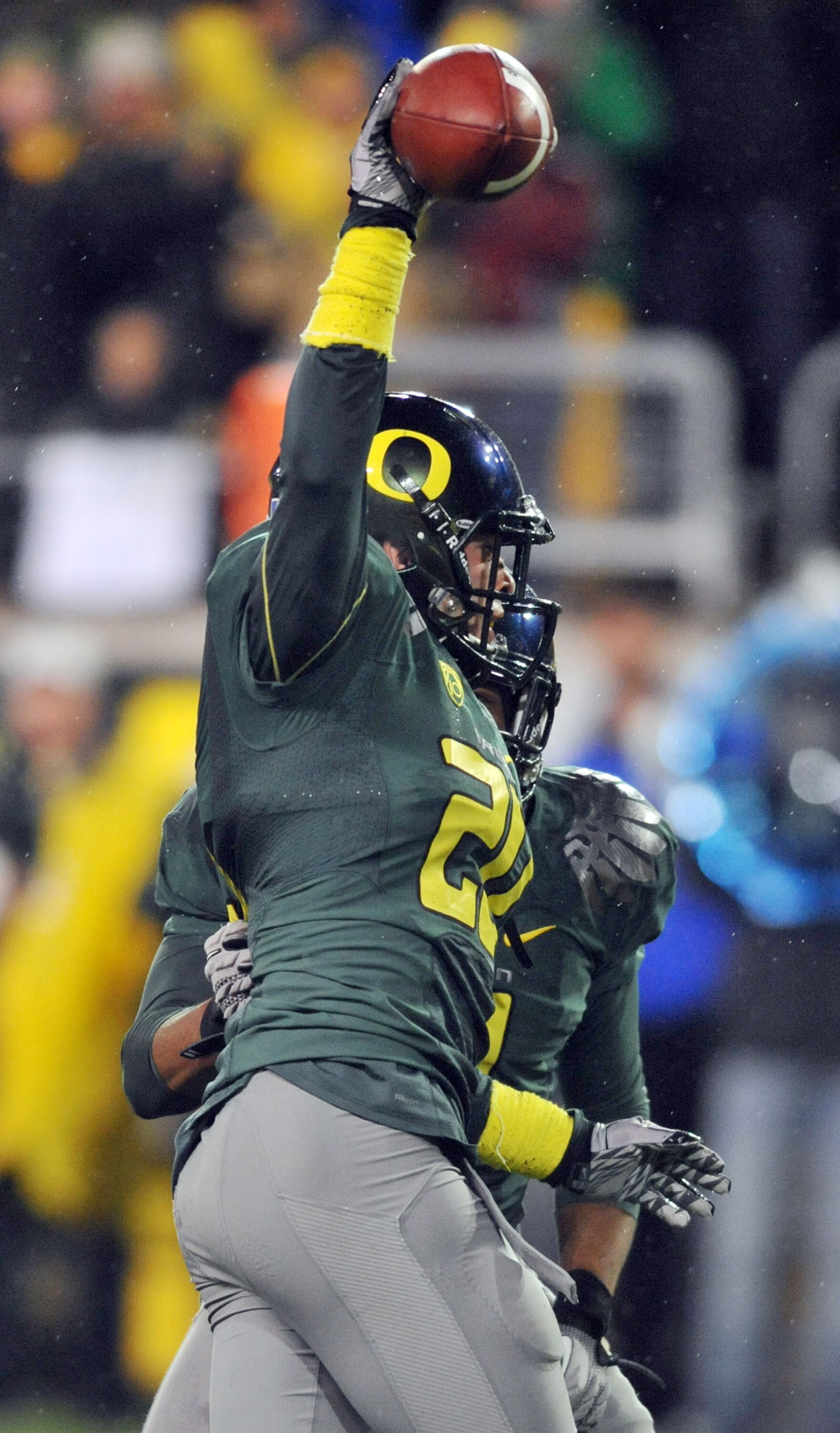 EUGENE, OR - NOVEMBER 26: Free safety John Boyett #20 of the Oregon Ducks celebrates an interception in the first quarter of the game against the Arizona Wildcats at Autzen Stadium on November 26, 2010 in Eugene, Oregon. The Ducks won the game 48-29.  (Ph