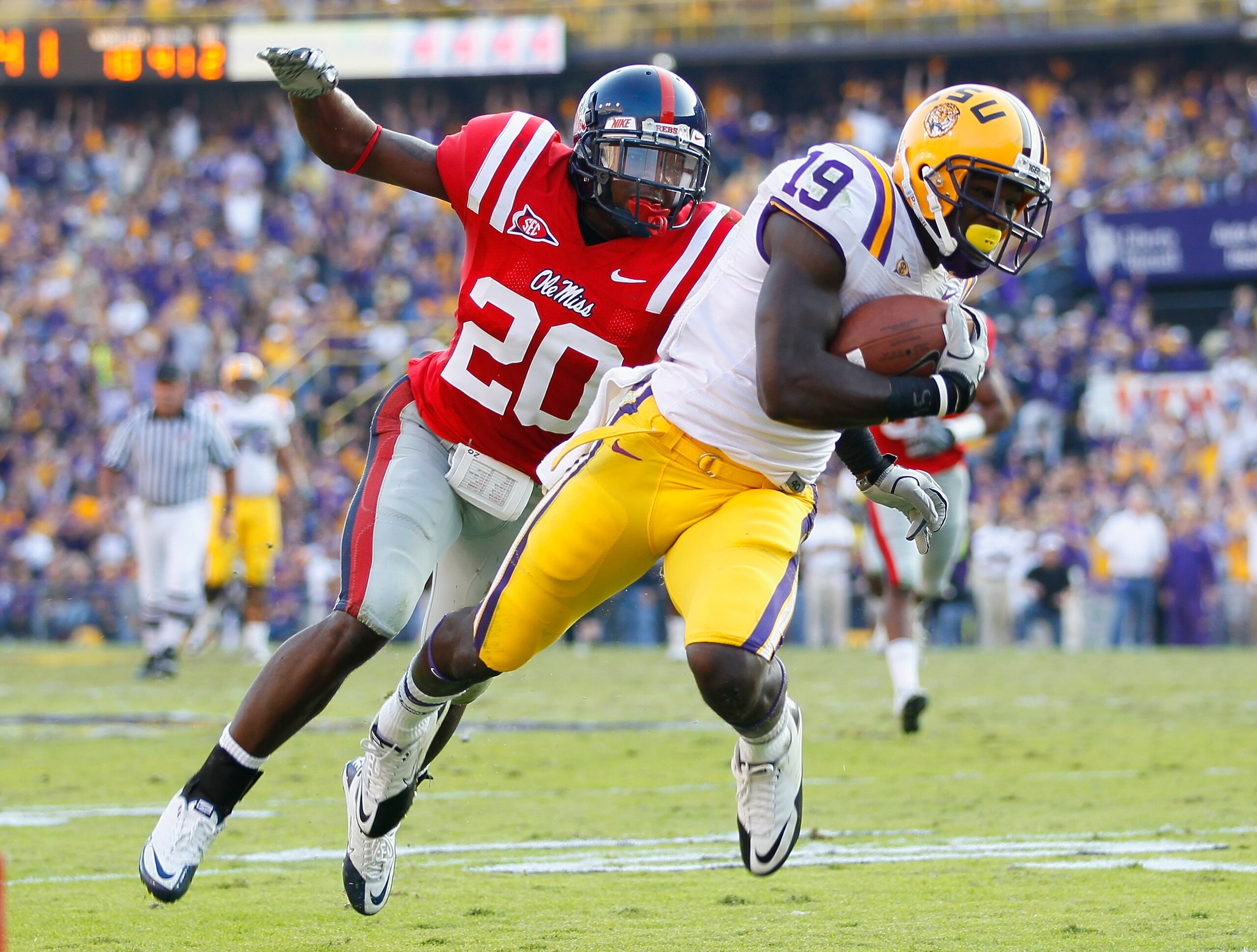 BATON ROUGE, LA - NOVEMBER 20: Deangelo Peterson #19 of the Louisiana State University Tigers pulls in this reception against Johnny Brown #20 of the Ole Miss Rebels at Tiger Stadium on November 20, 2010 in Baton Rouge, Louisiana. (Photo by Kevin C. Cox BATON ROUGE, LA - NOVEMBER 20: Deangelo Peterson #19 of the Louisiana State University Tigers pulls in this reception against Johnny Brown #20 of the Ole Miss Rebels at Tiger Stadium on November 20, 2010 in Baton Rouge, Louisiana. (Photo by Kevin C. Cox